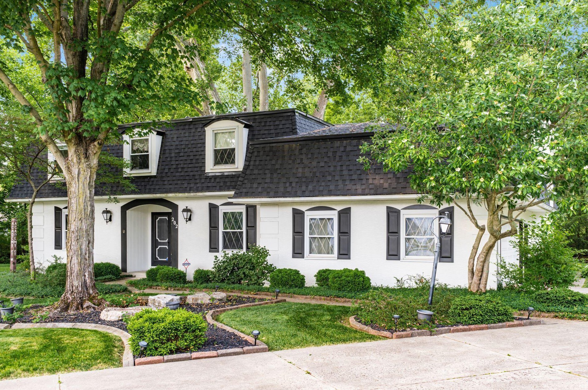 202 Academy Ct, Columbus, OH 43230-6140