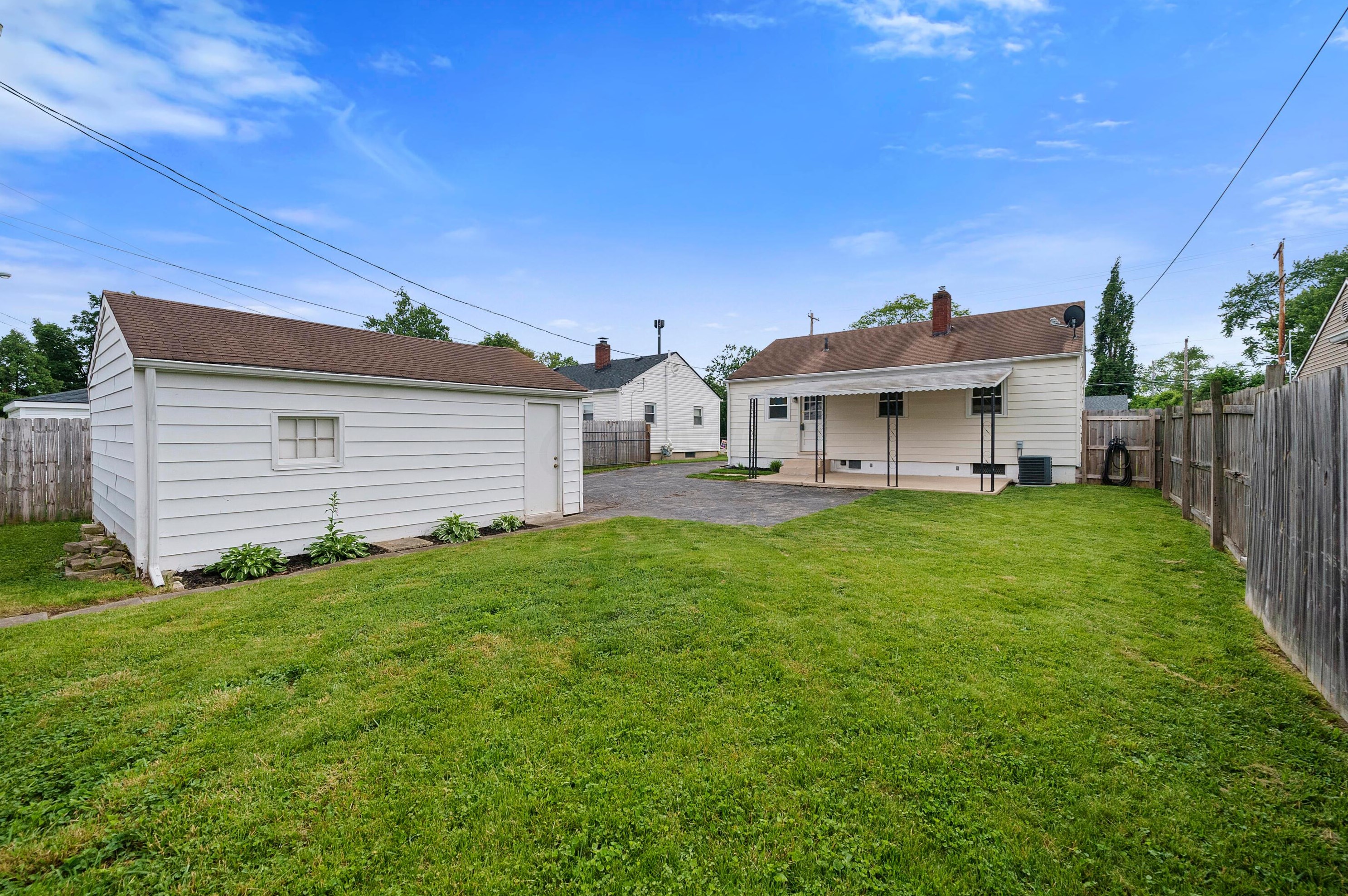 388 Derrer Rd, Columbus OH 43204-1129 exterior