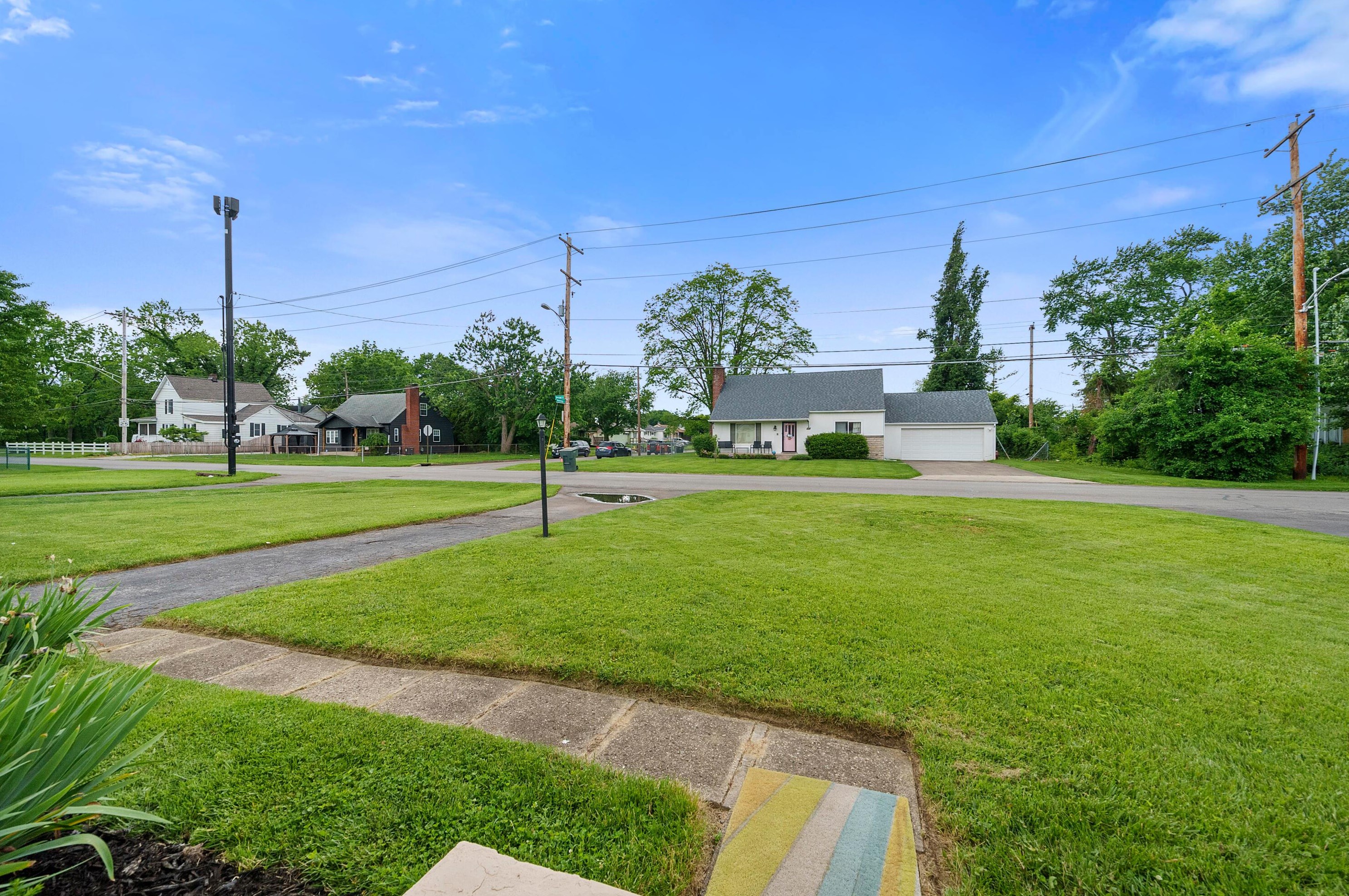 388 Derrer Rd, Columbus OH 43204-1129 exterior