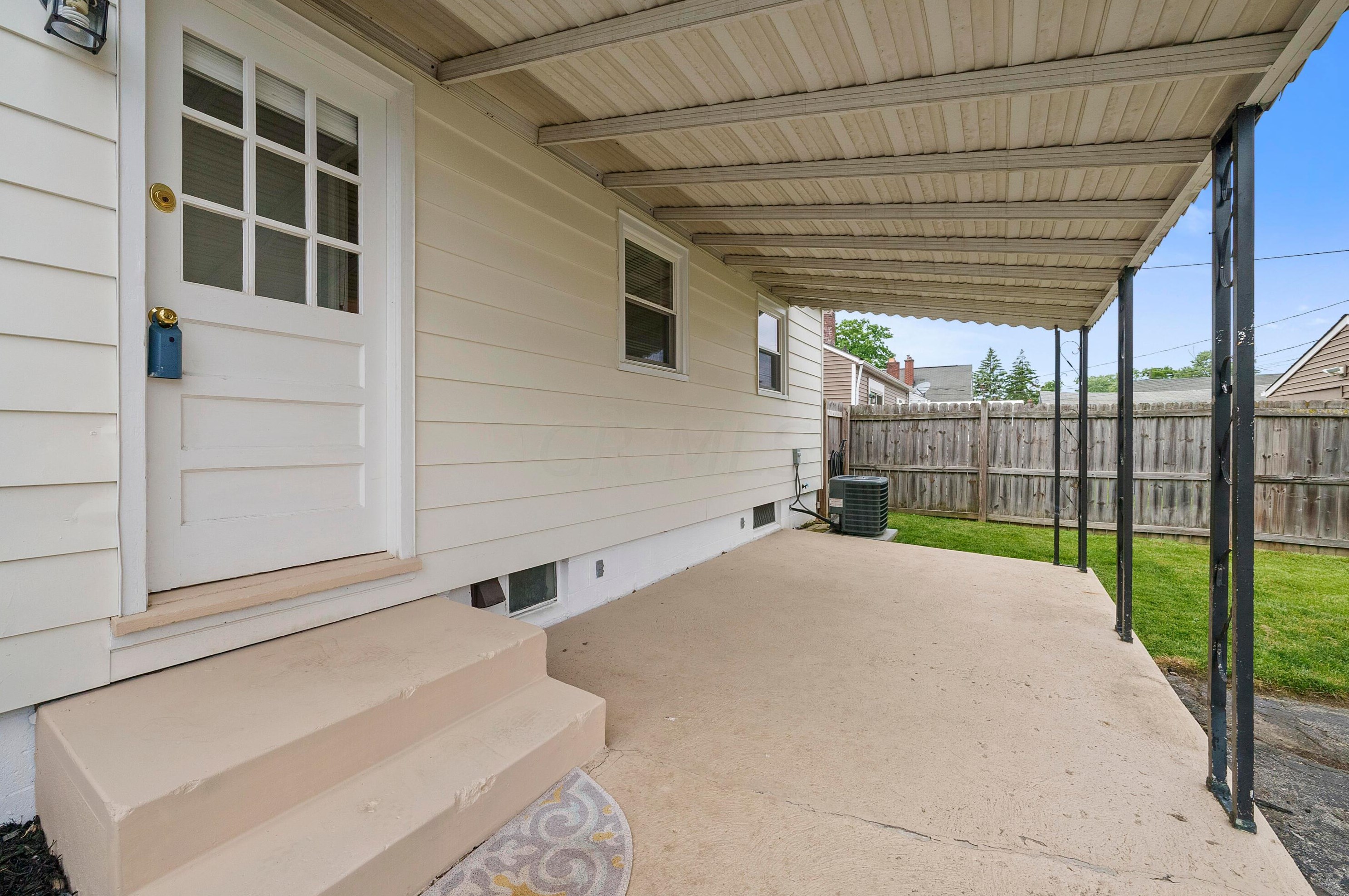 388 Derrer Rd, Columbus OH 43204-1129 exterior