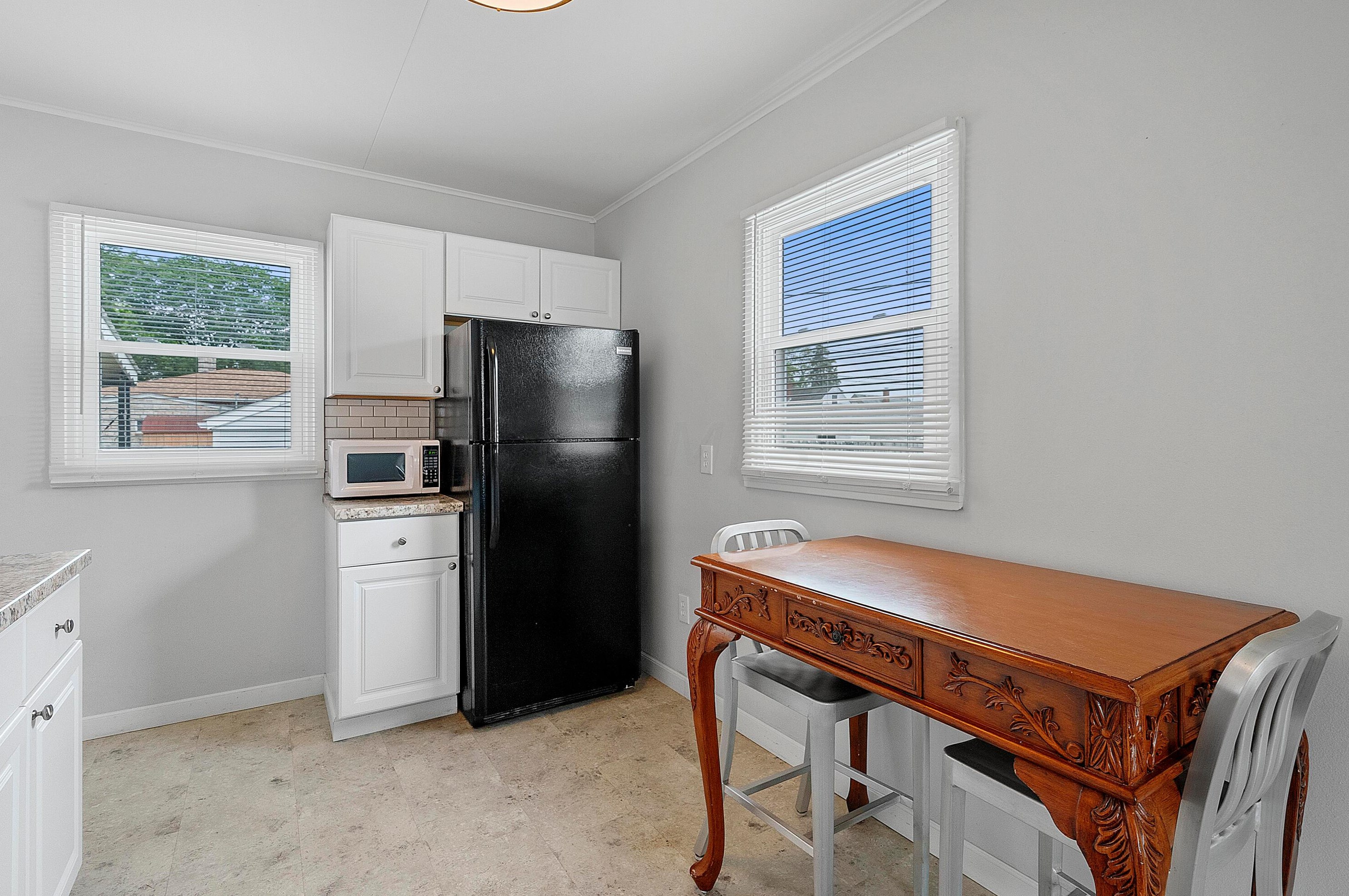 388 Derrer Rd, Columbus OH 43204-1129 exterior