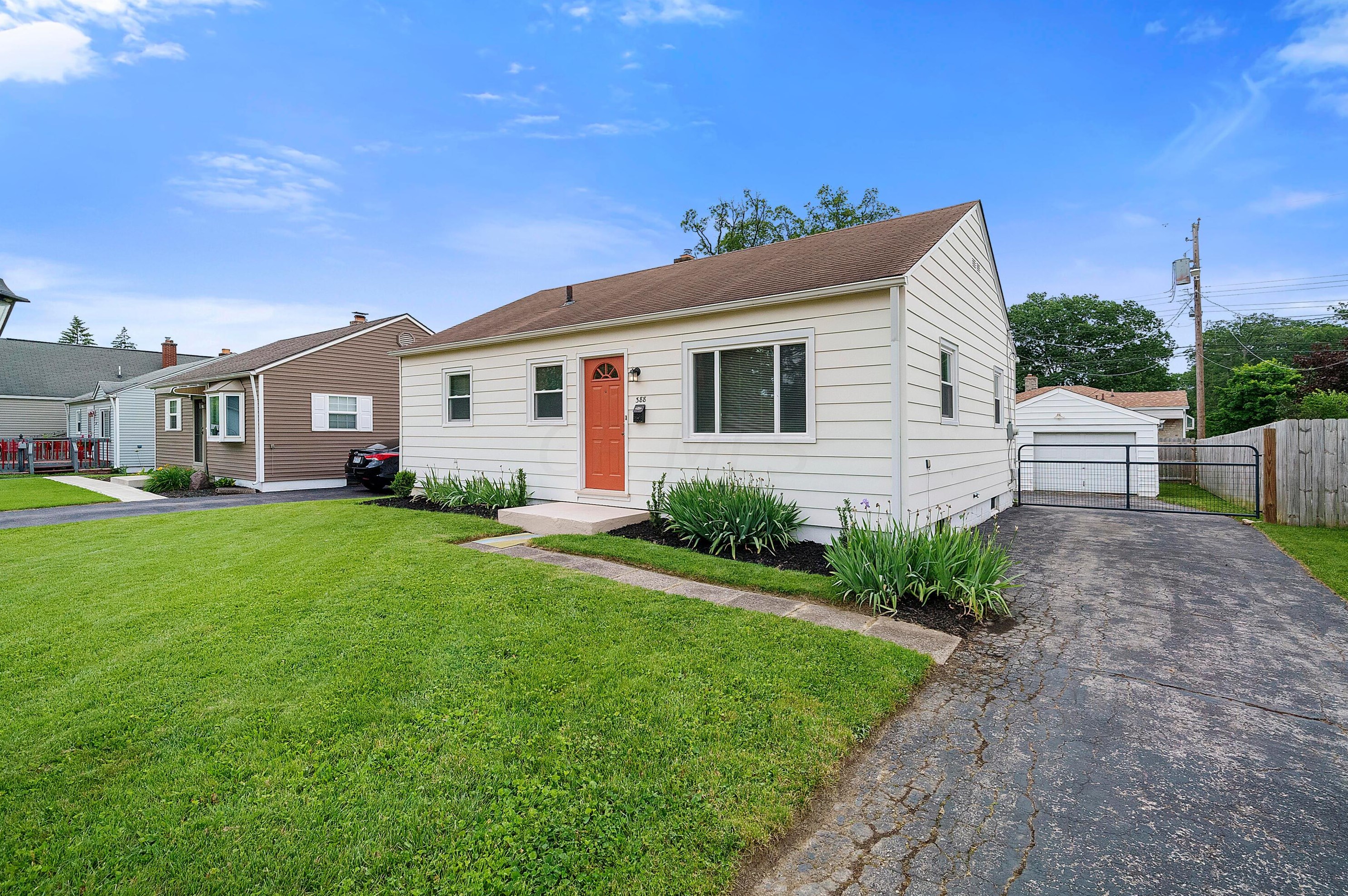 388 Derrer Rd, Columbus OH 43204-1129 exterior