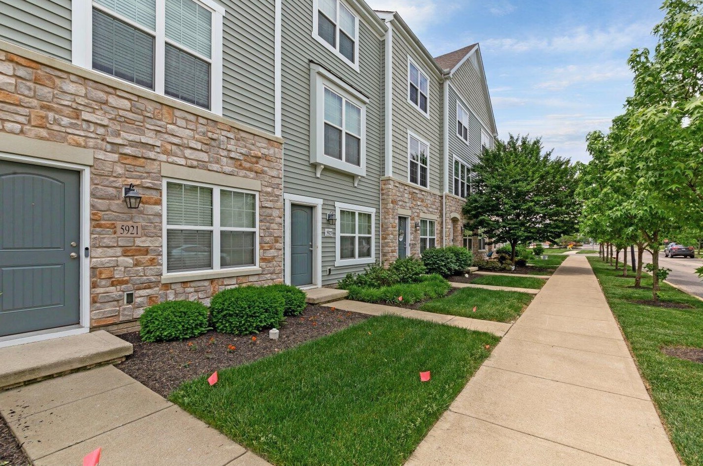 5925 Winberry Creek Dr, Dublin, OH 43016-6304