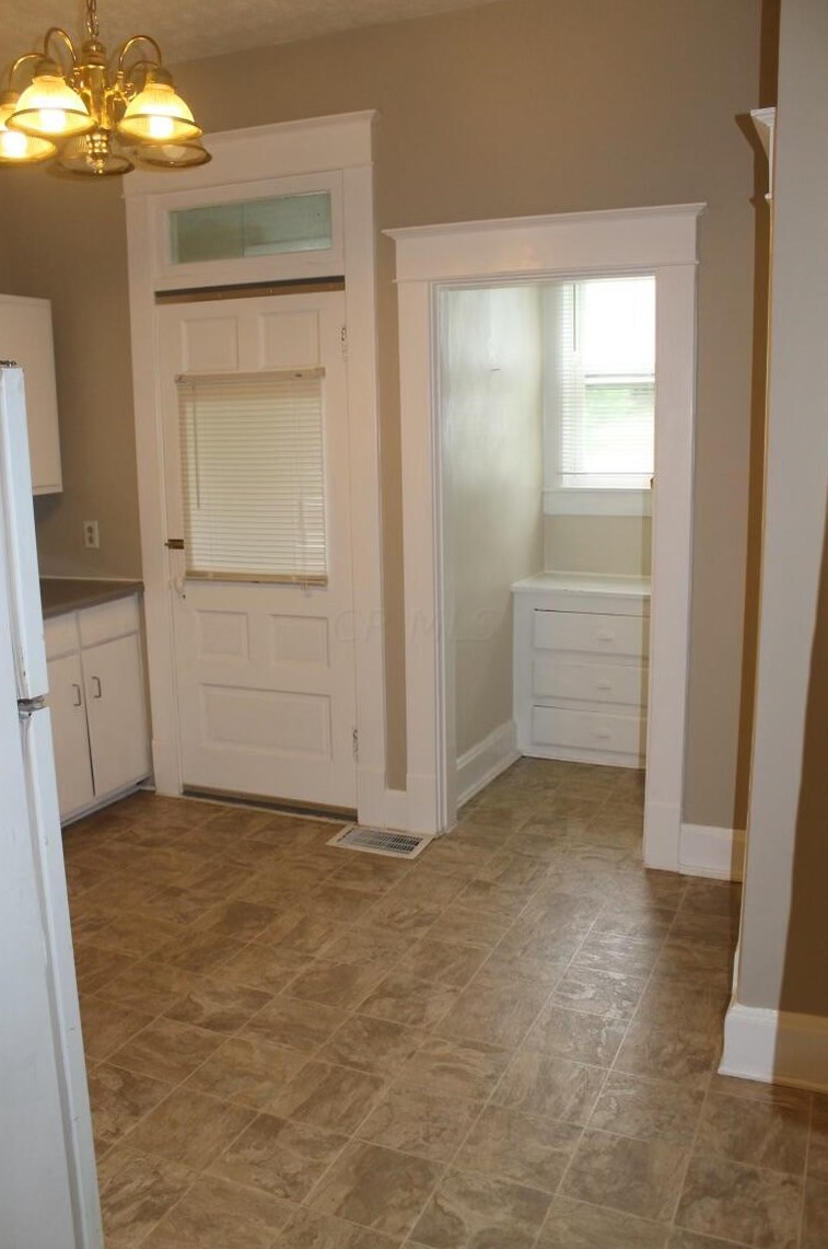 321 Wheeling St, Lancaster OH 43130-3852 exterior