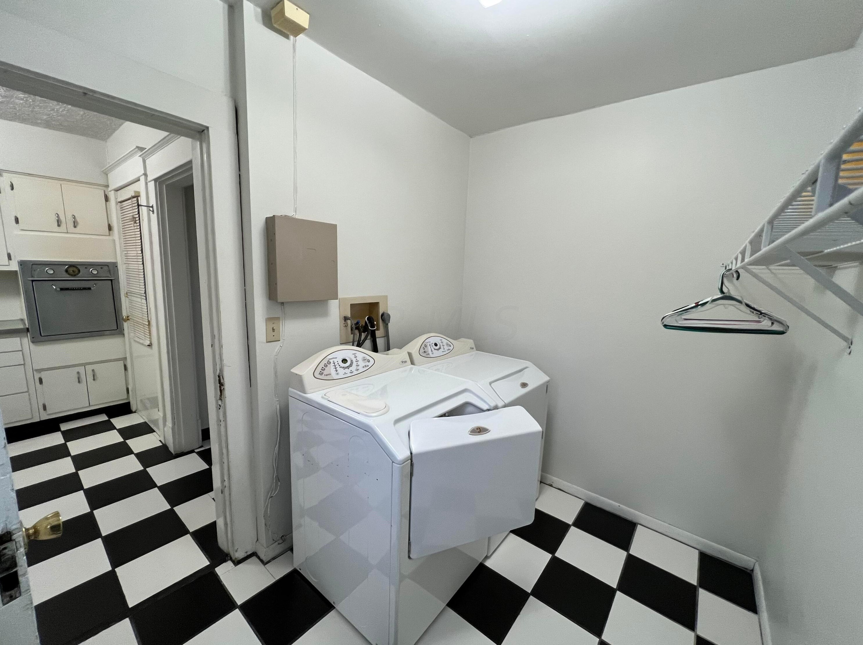 321 Wheeling St, Lancaster OH 43130-3852 exterior