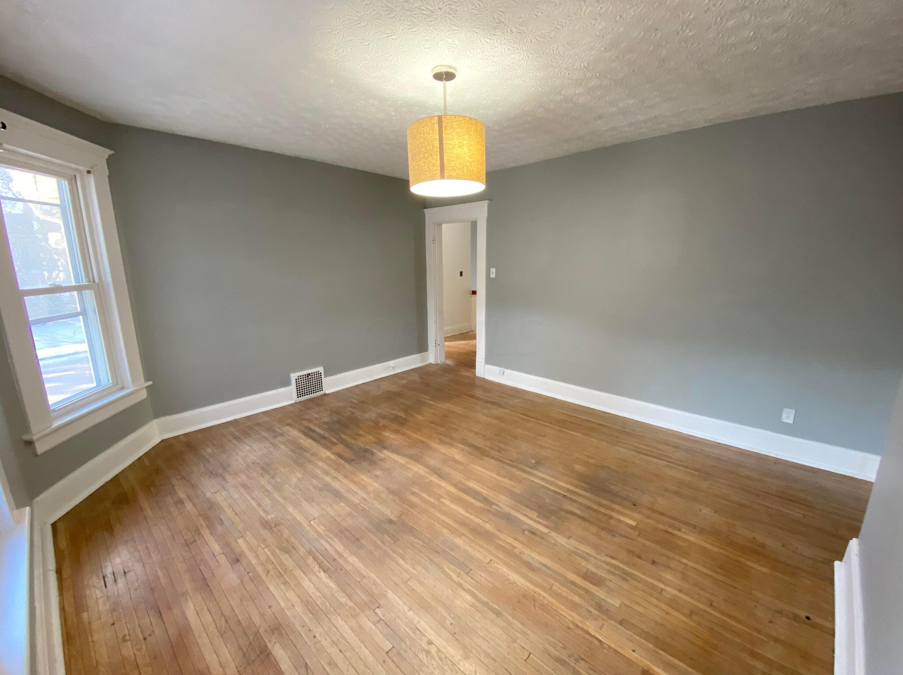 321 Wheeling St, Lancaster OH 43130-3852 exterior