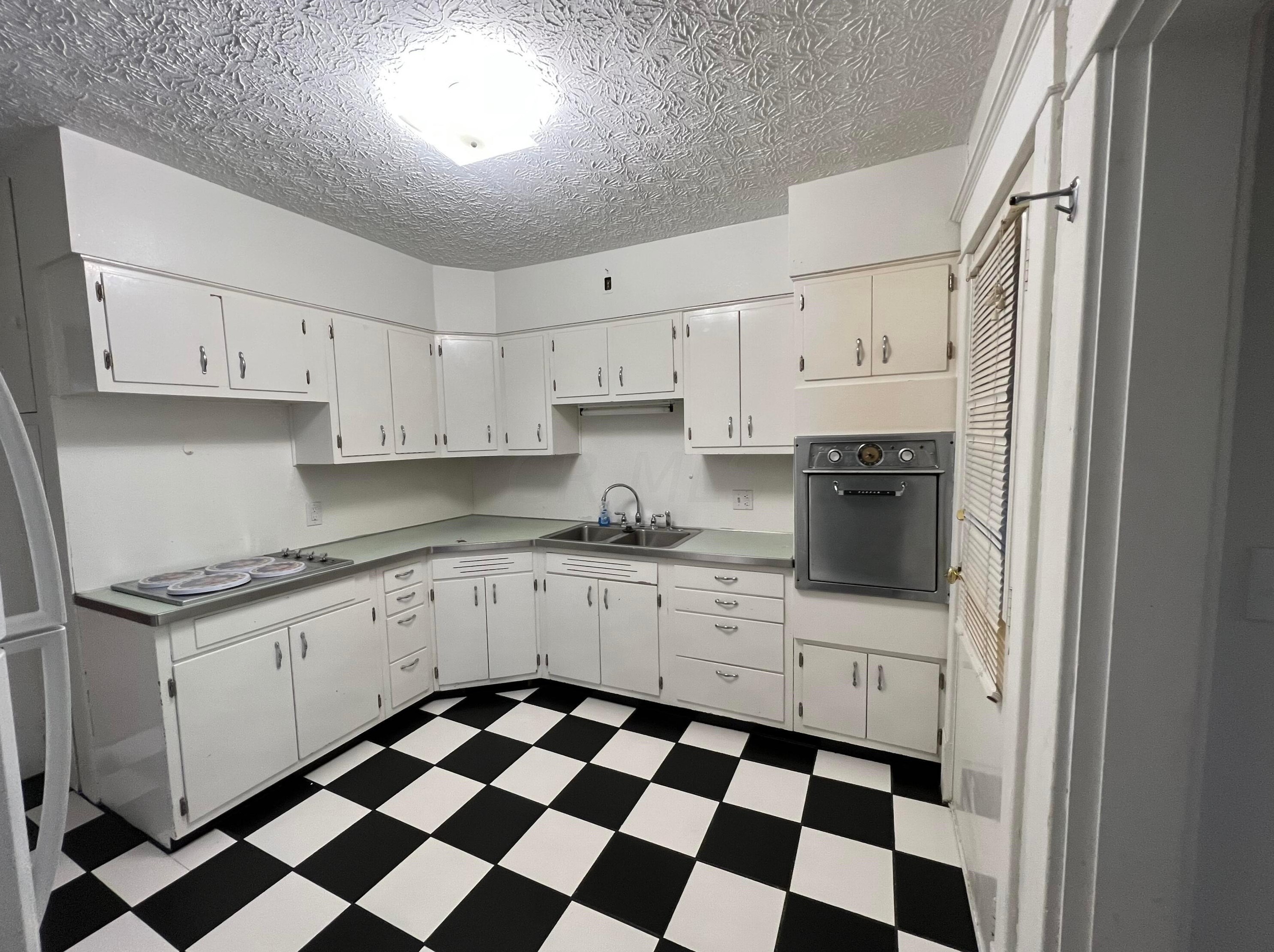 321 Wheeling St, Lancaster OH 43130-3852 exterior