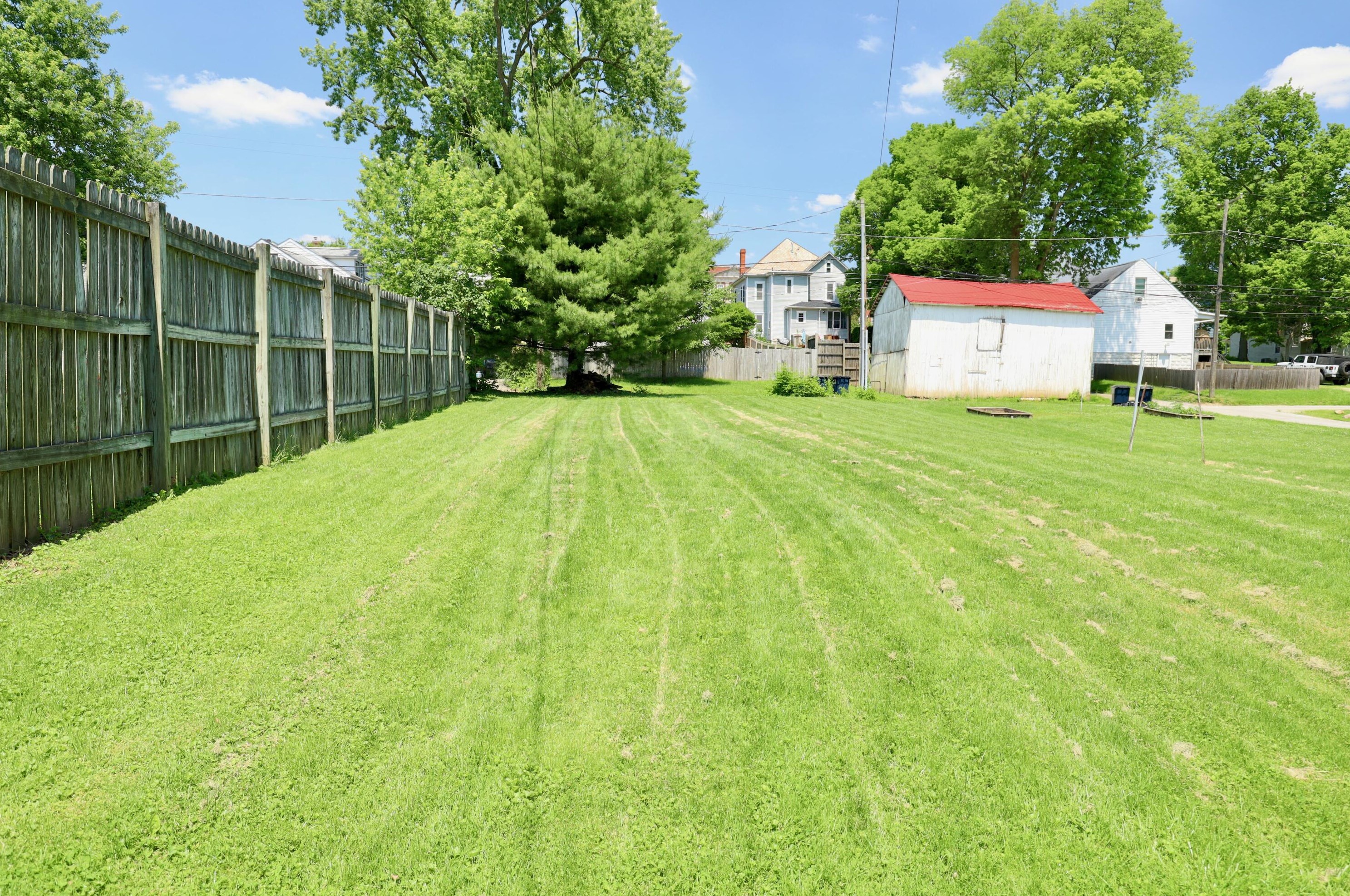 321 Wheeling St, Lancaster OH 43130-3852 exterior