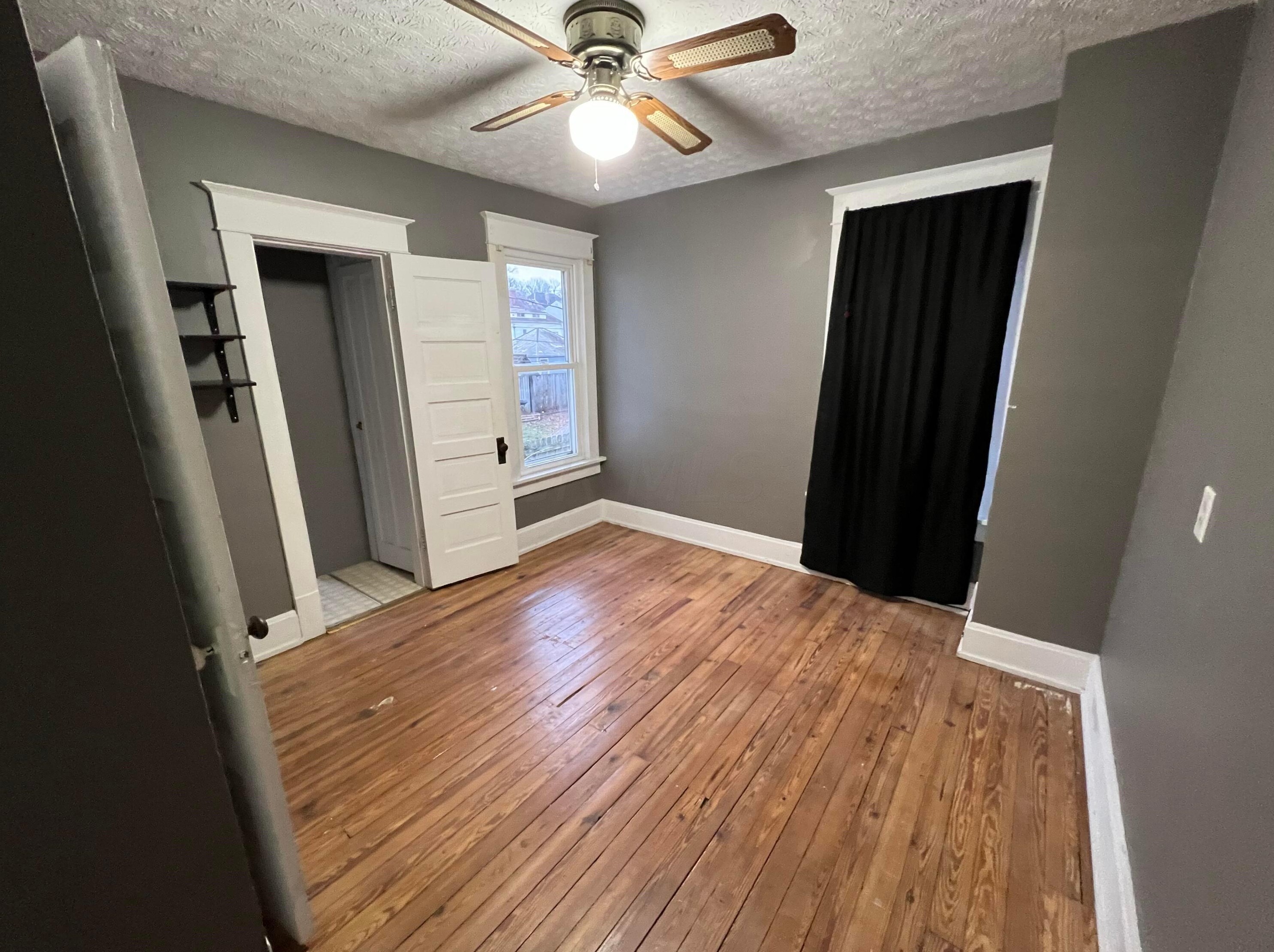 321 Wheeling St, Lancaster OH 43130-3852 exterior