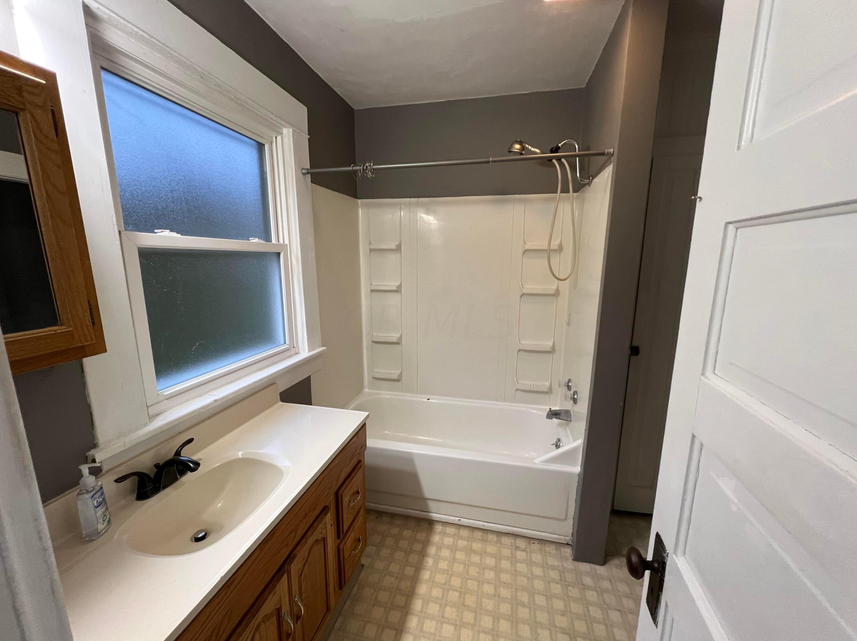 321 Wheeling St, Lancaster OH 43130-3852 exterior