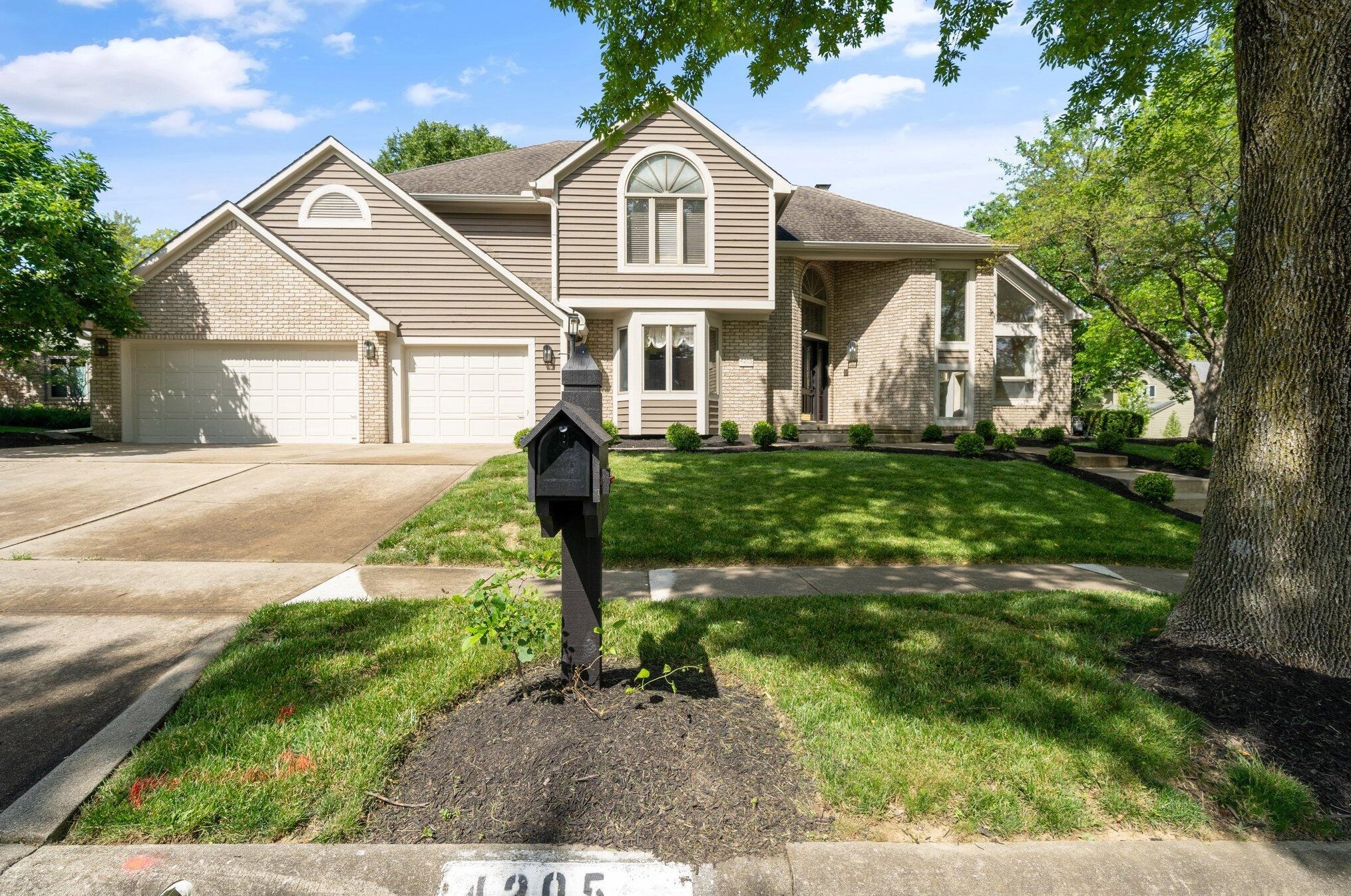 4205 Bowmansroot Ct, Hilliard OH  43026-3006 exterior