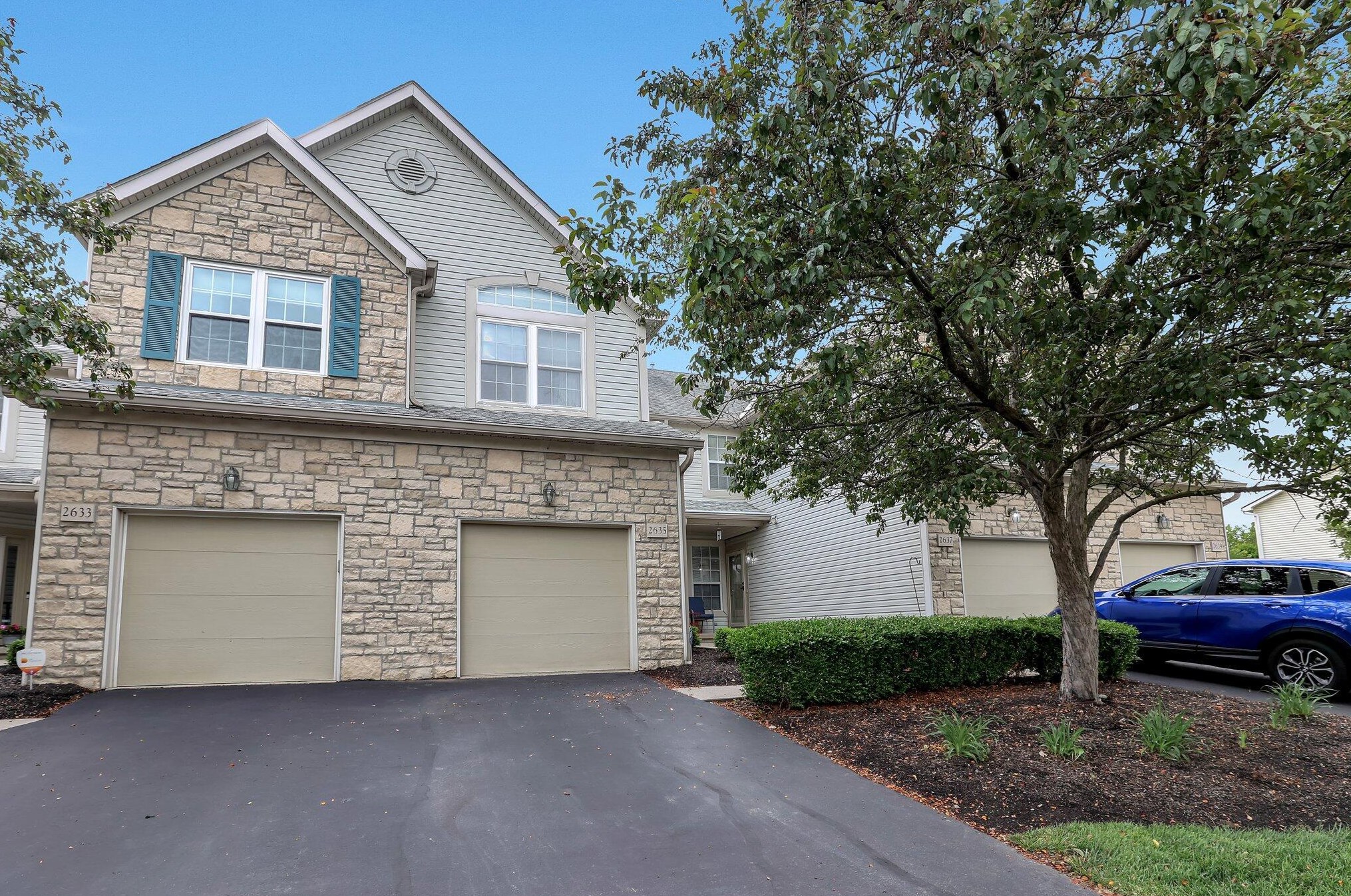 2635 Rustling Oak Blvd, Hilliard, OH 43026-7922