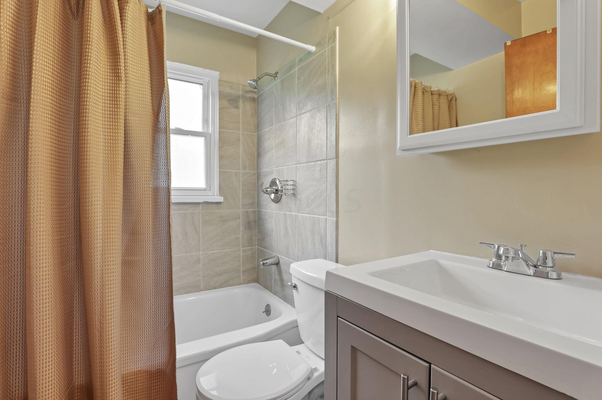 892 Wiltshire Rd, Columbus OH 43204-2341 exterior