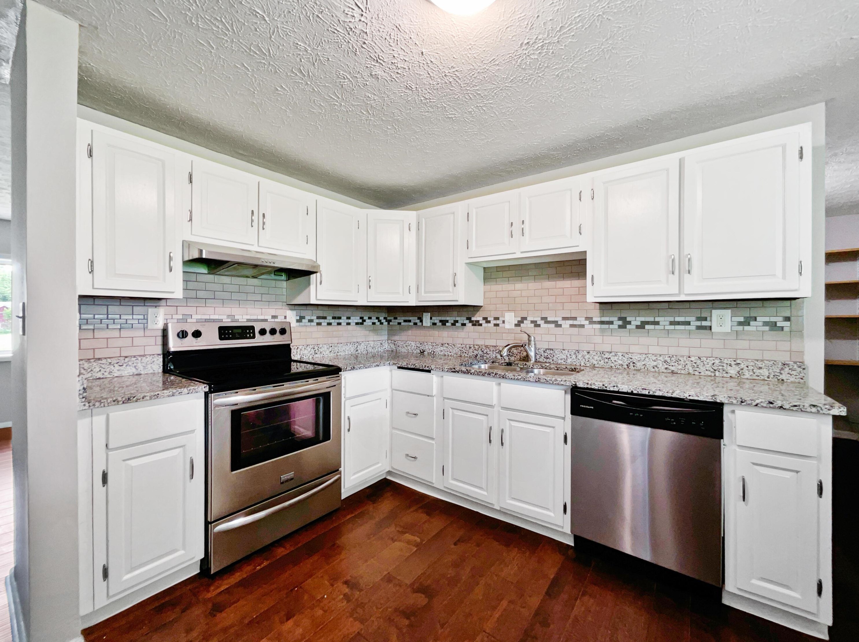 375 Canfield Dr, Columbus, OH 43230-2371
