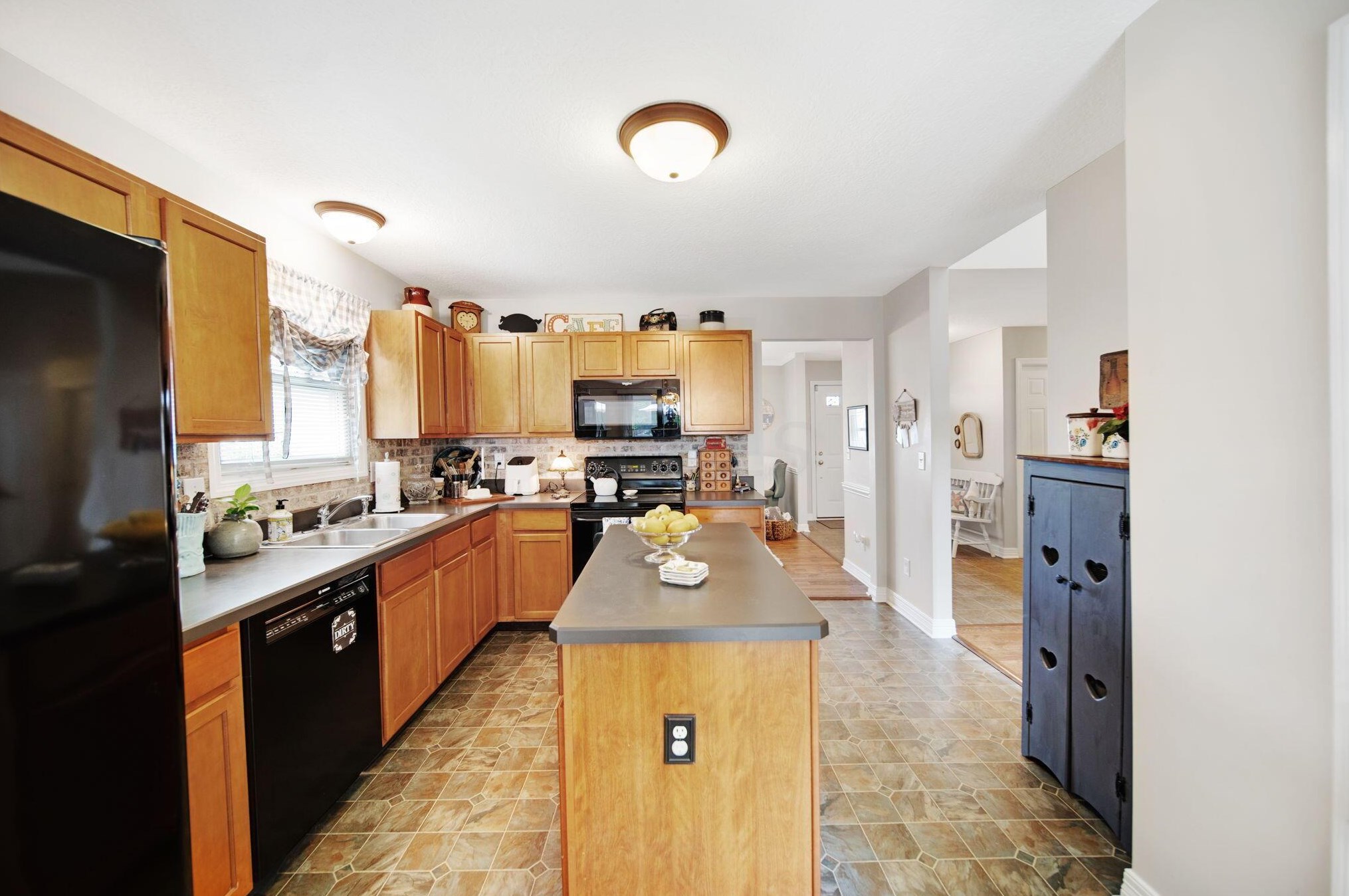 2374 Long Bow Ave, Lancaster OH 43130-8090 exterior