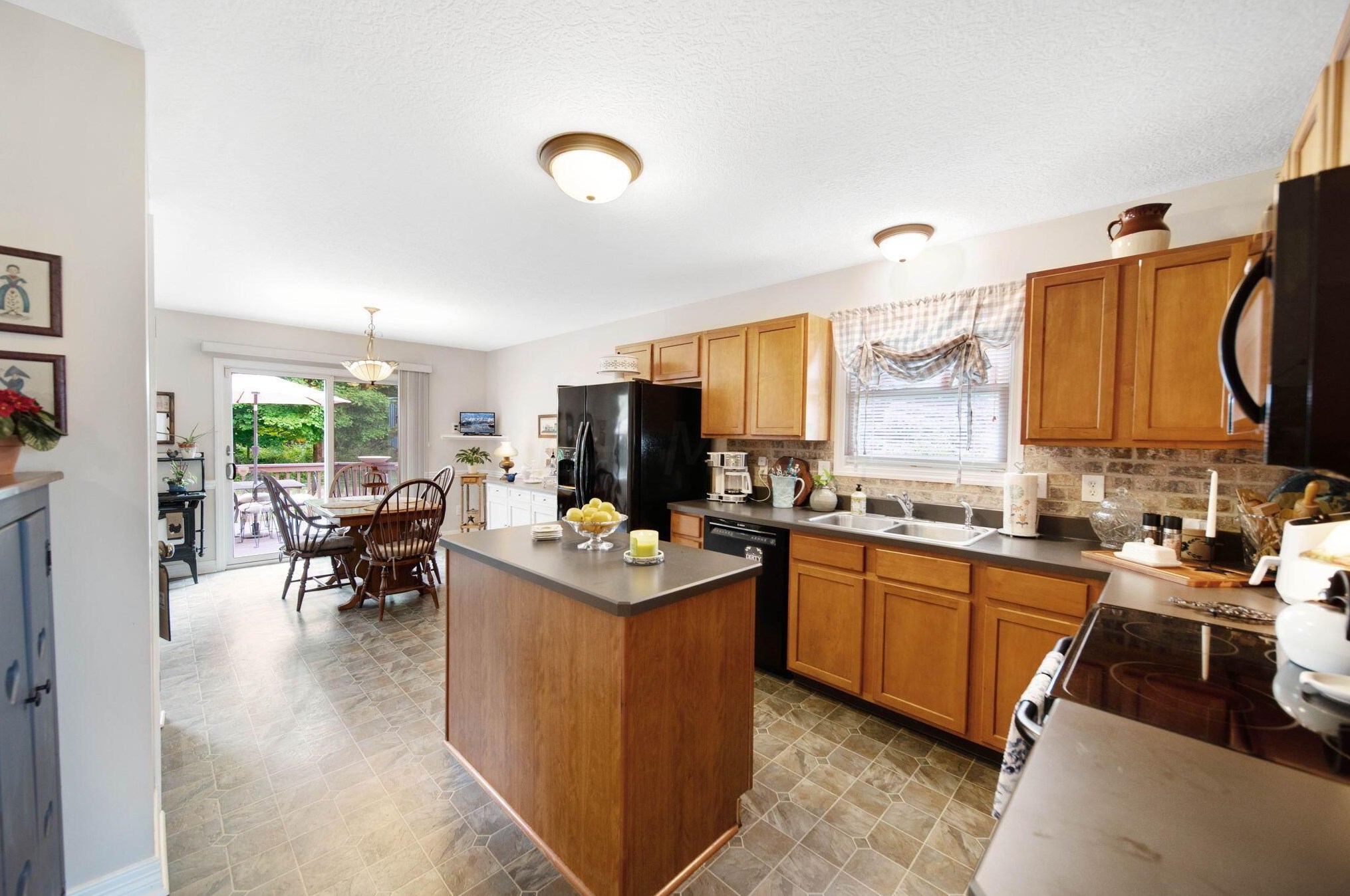 2374 Long Bow Ave, Lancaster OH 43130-8090 exterior