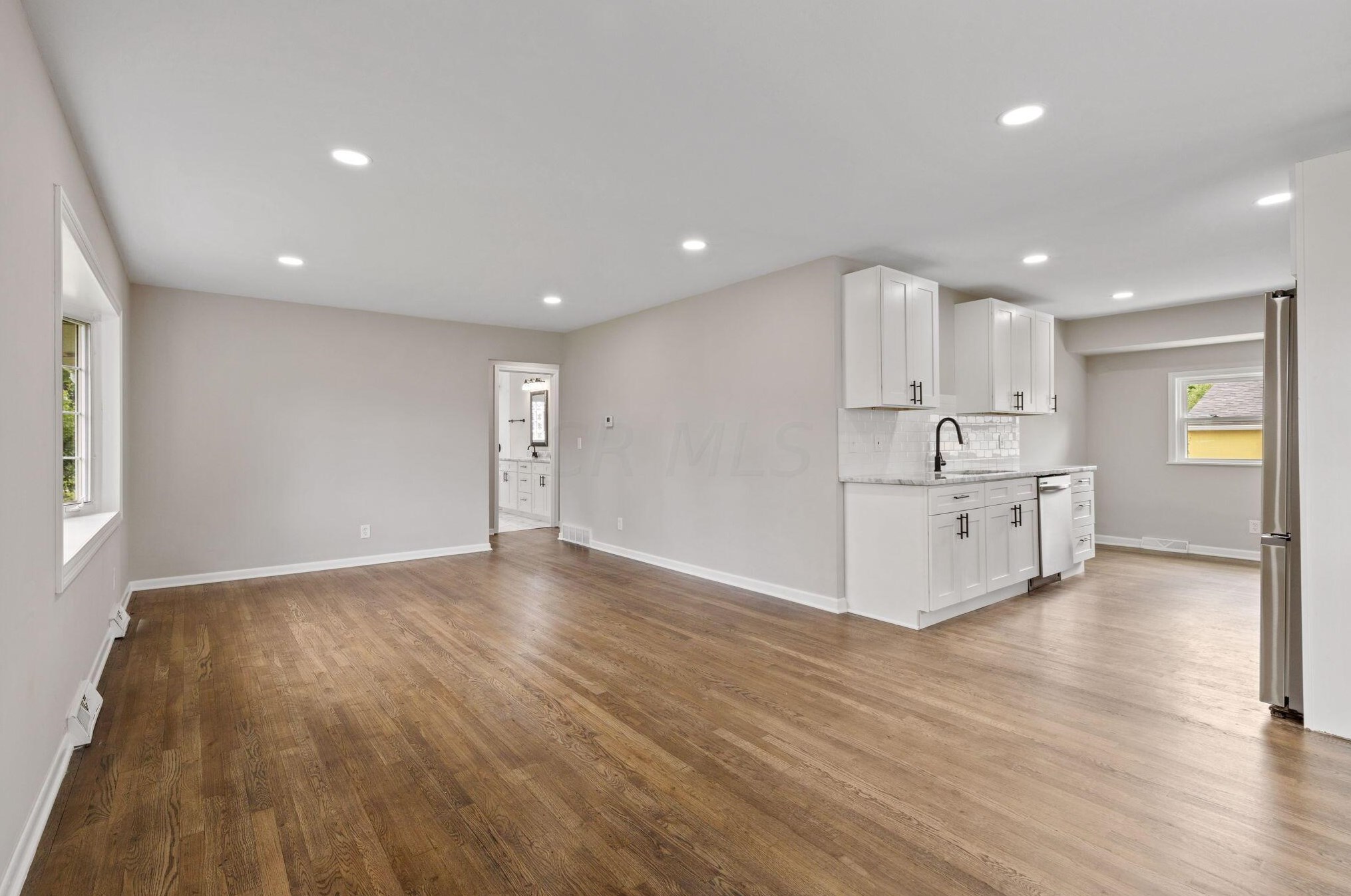1087 Loring Rd, Columbus, OH 43224-1013