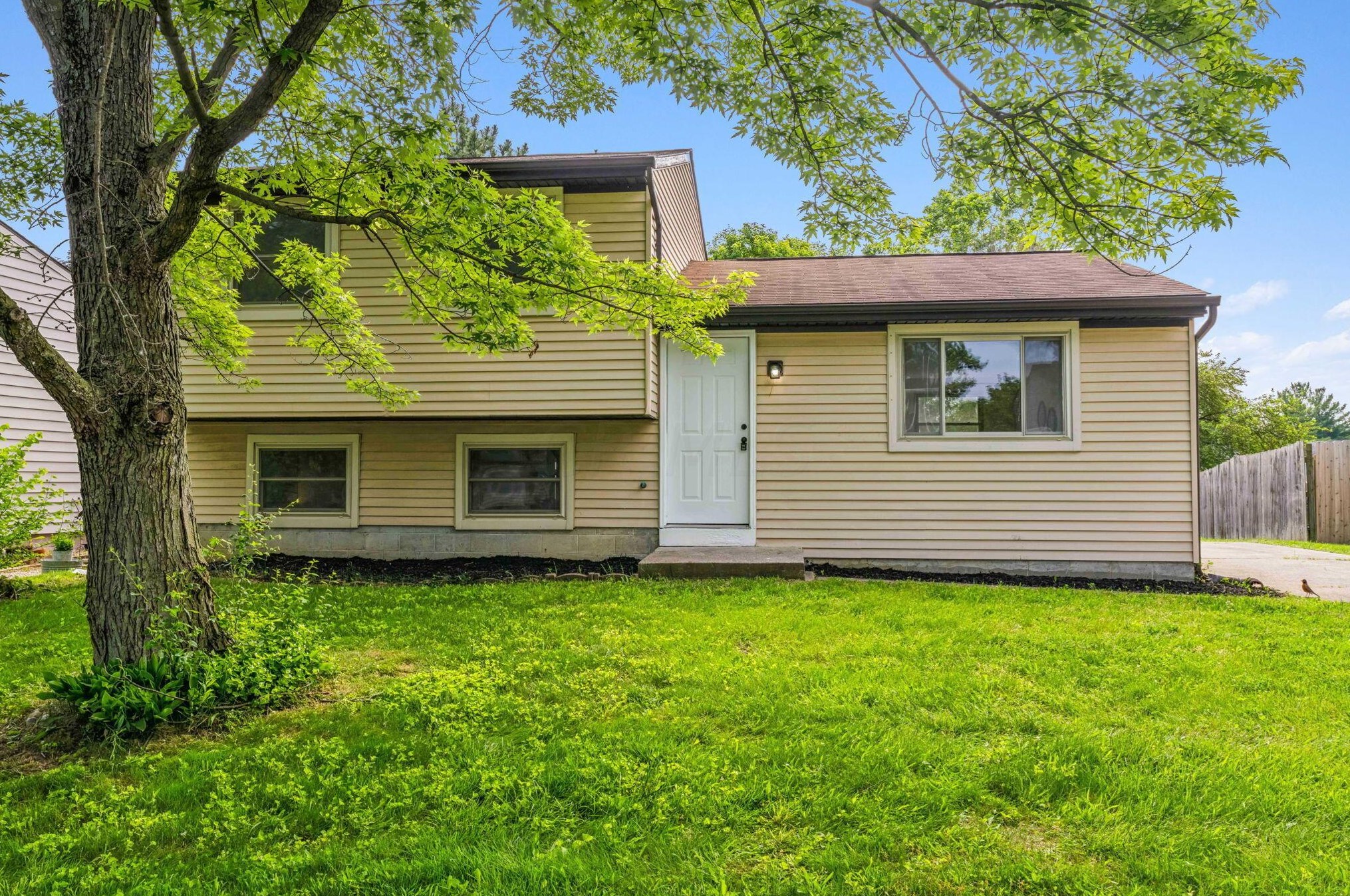 2390 Warfield Dr, Darbydale, OH 43123-1434