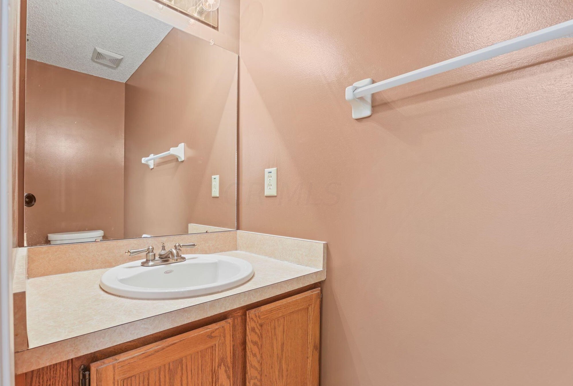 3492 Wheatfield Dr, Pickerington OH  43147-8834 exterior