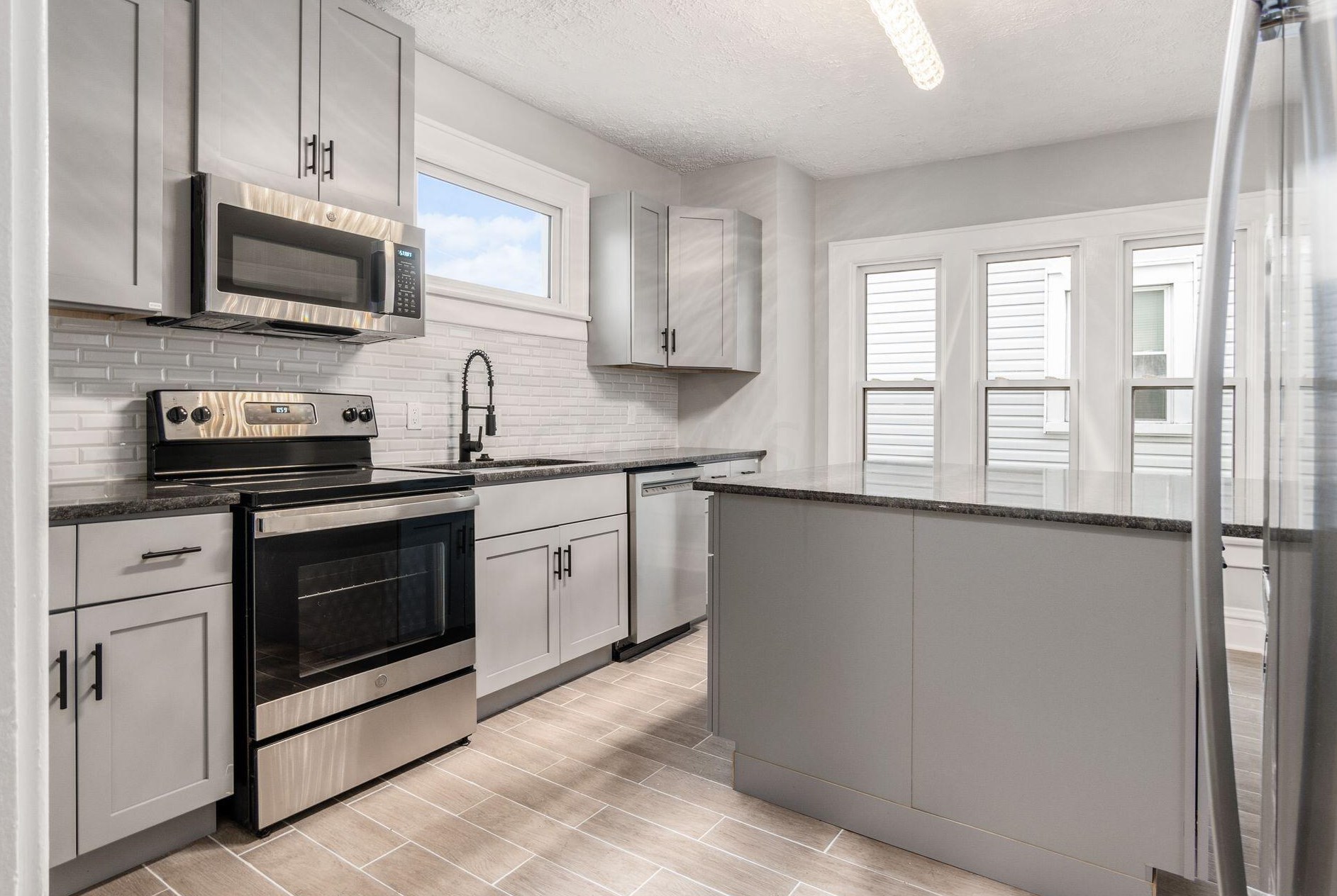 859 Whittier St, Columbus OH  43206-1582 exterior