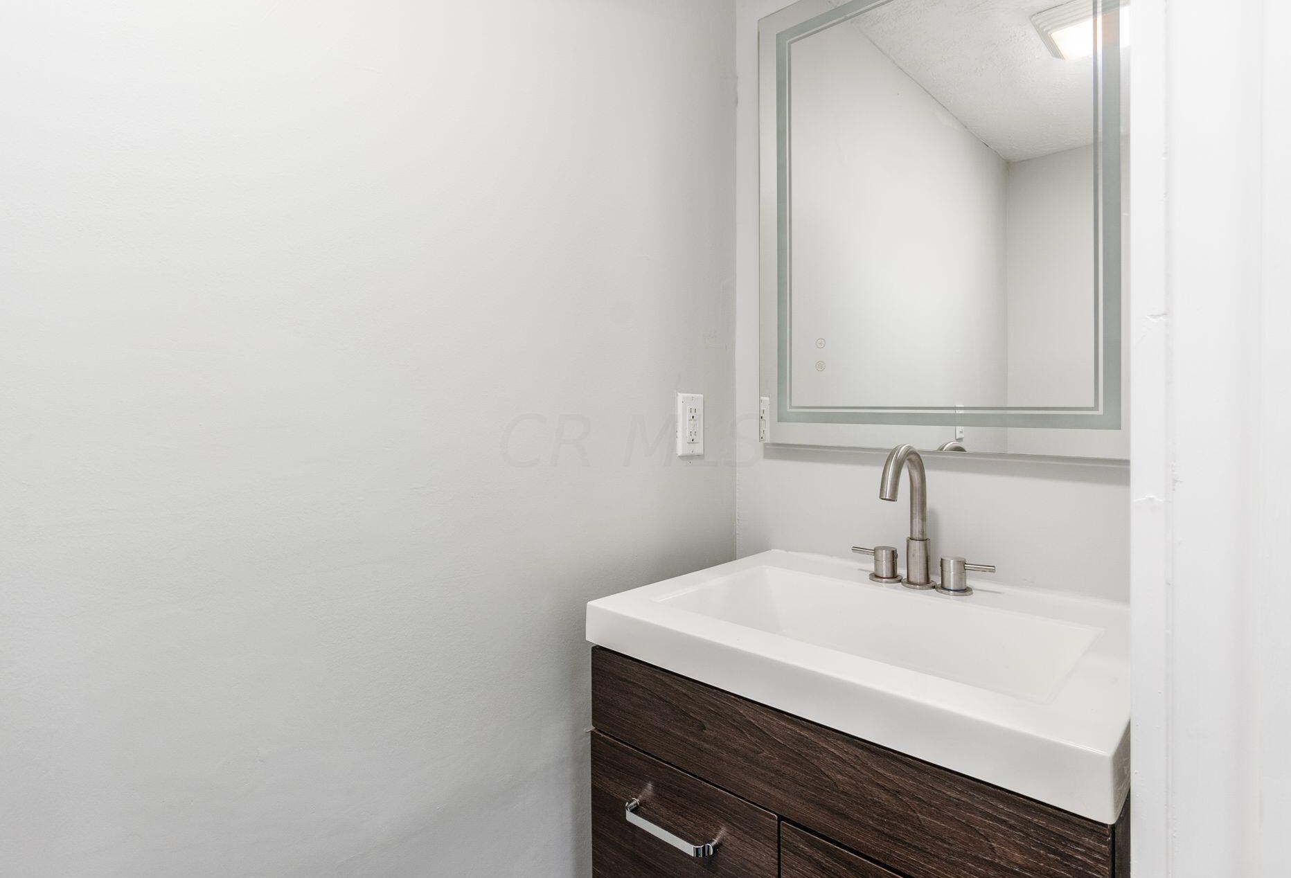 859 Whittier St, Columbus OH  43206-1582 exterior