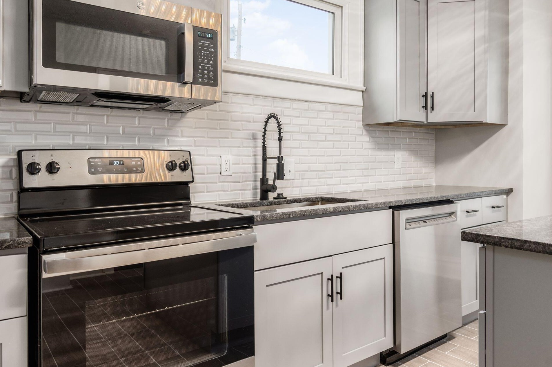 859 Whittier St, Columbus OH  43206-1582 exterior