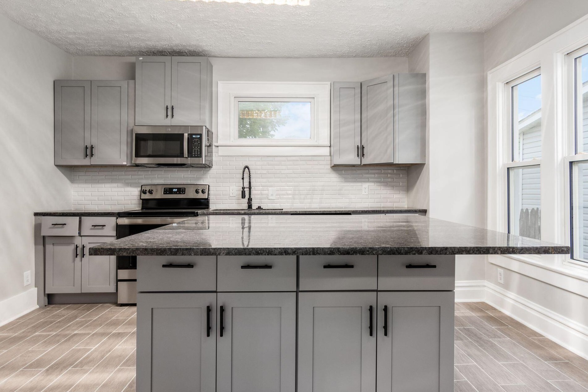 859 Whittier St, Columbus OH  43206-1582 exterior