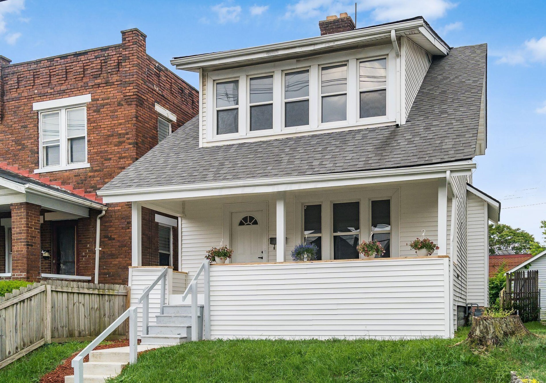 859 Whittier St, Columbus OH  43206-1582 exterior