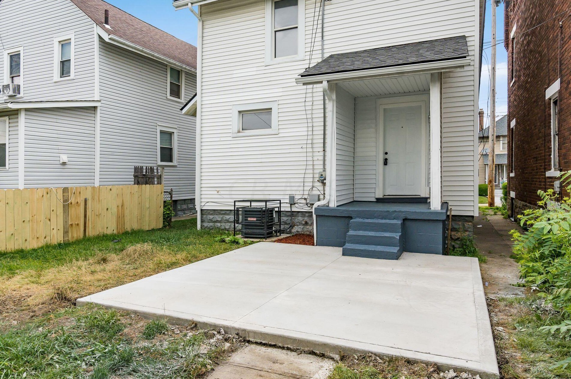 859 Whittier St, Columbus OH  43206-1582 exterior