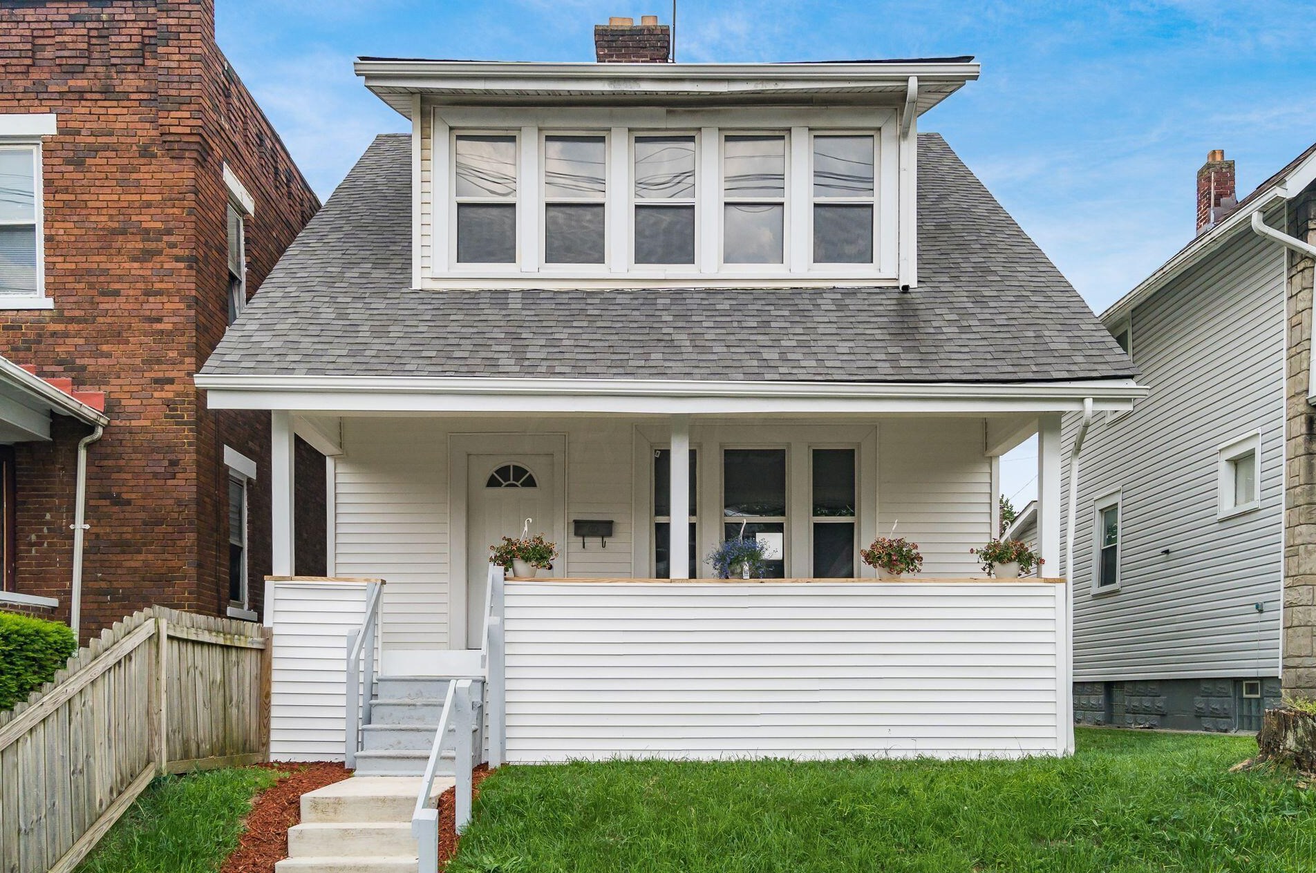 859 Whittier St, Columbus, OH 43206-1582