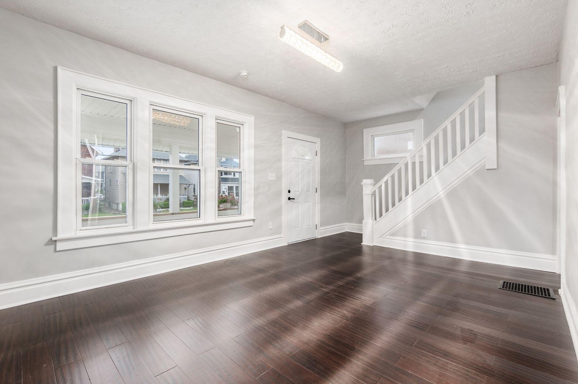 859 Whittier St, Columbus OH  43206-1582 exterior