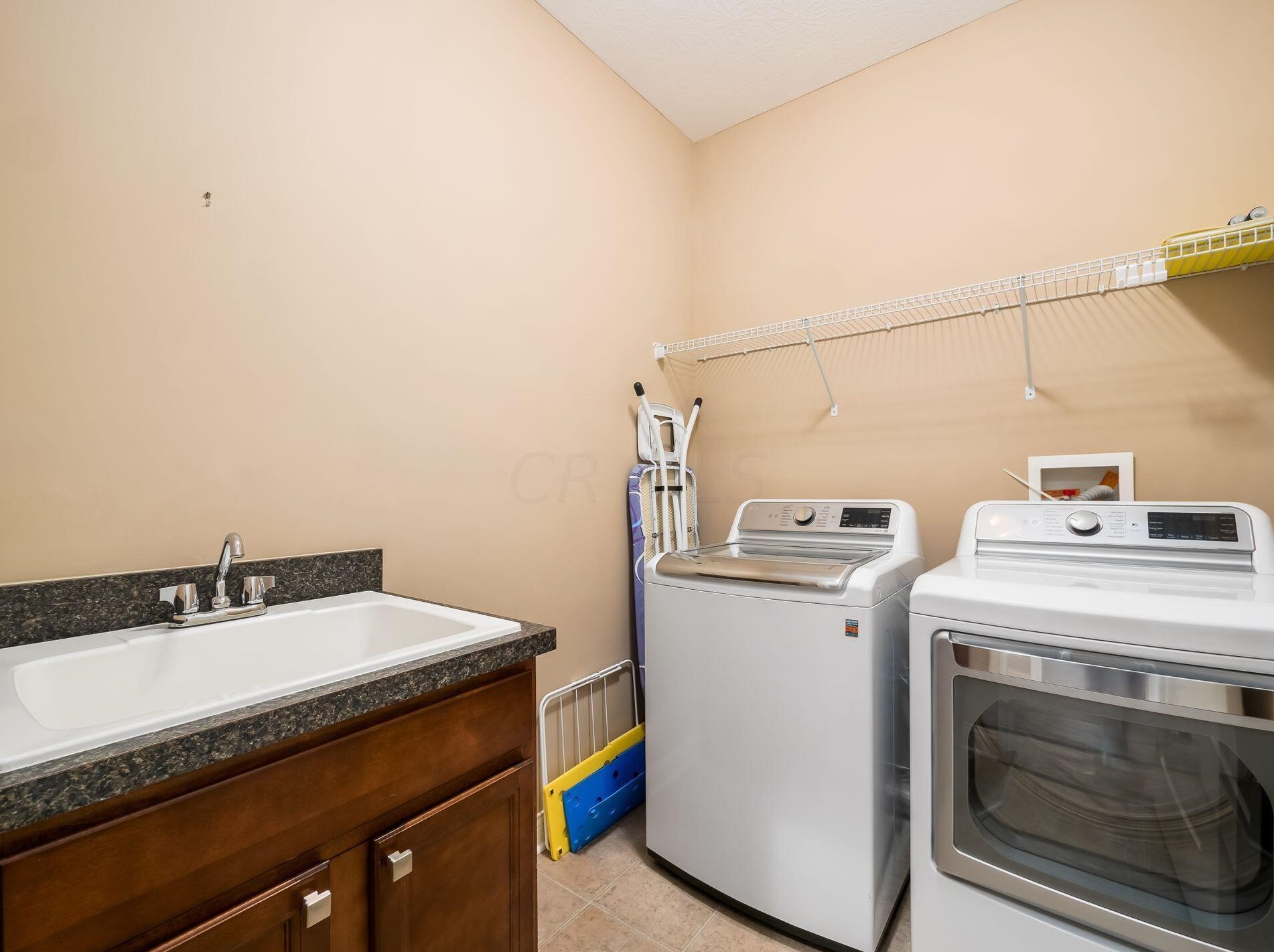 5657 Slater Rdg, Hilliard OH  43026-7477 exterior