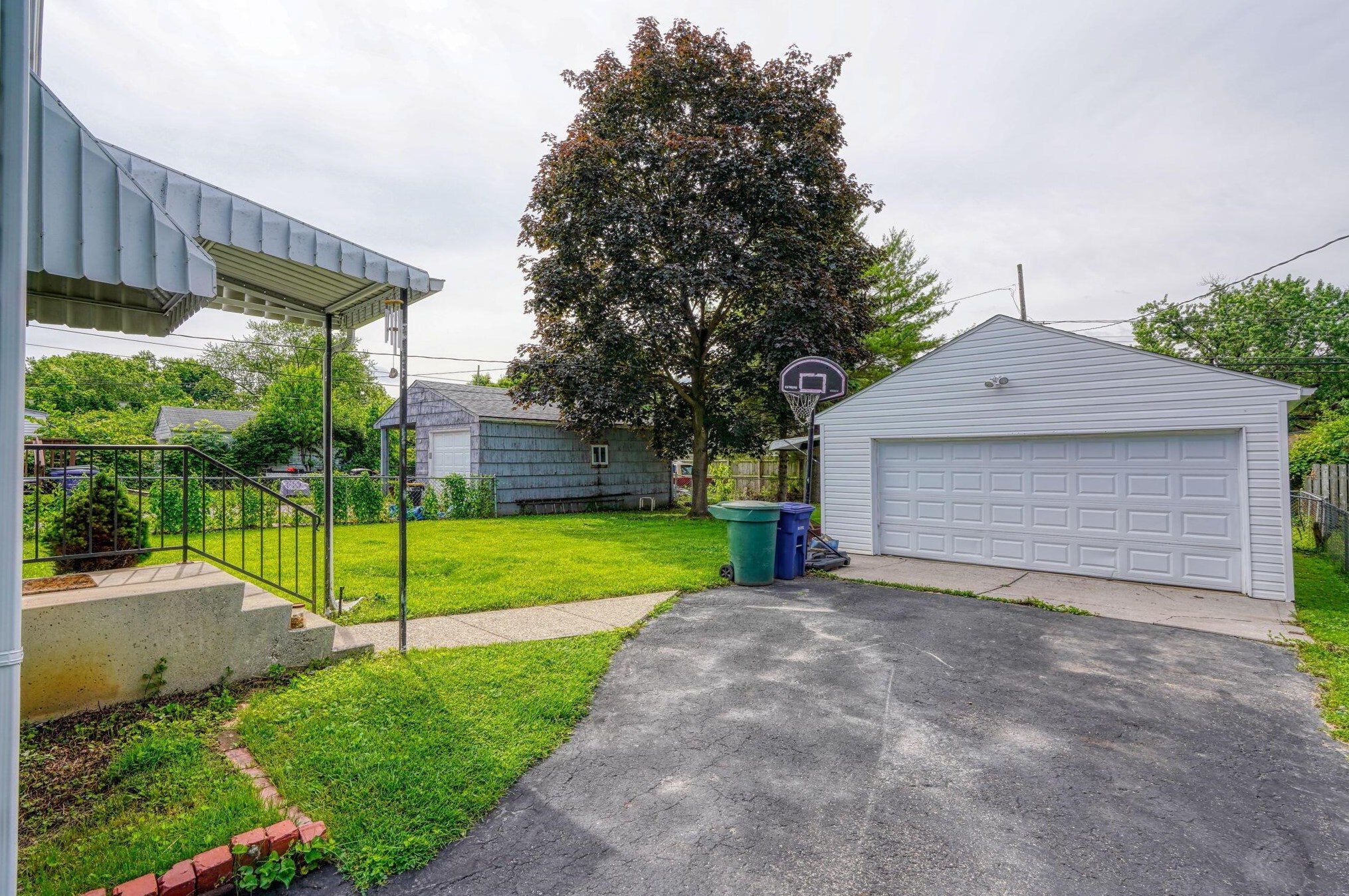 1029 Dunedin Rd, Columbus OH  43224-3303 exterior