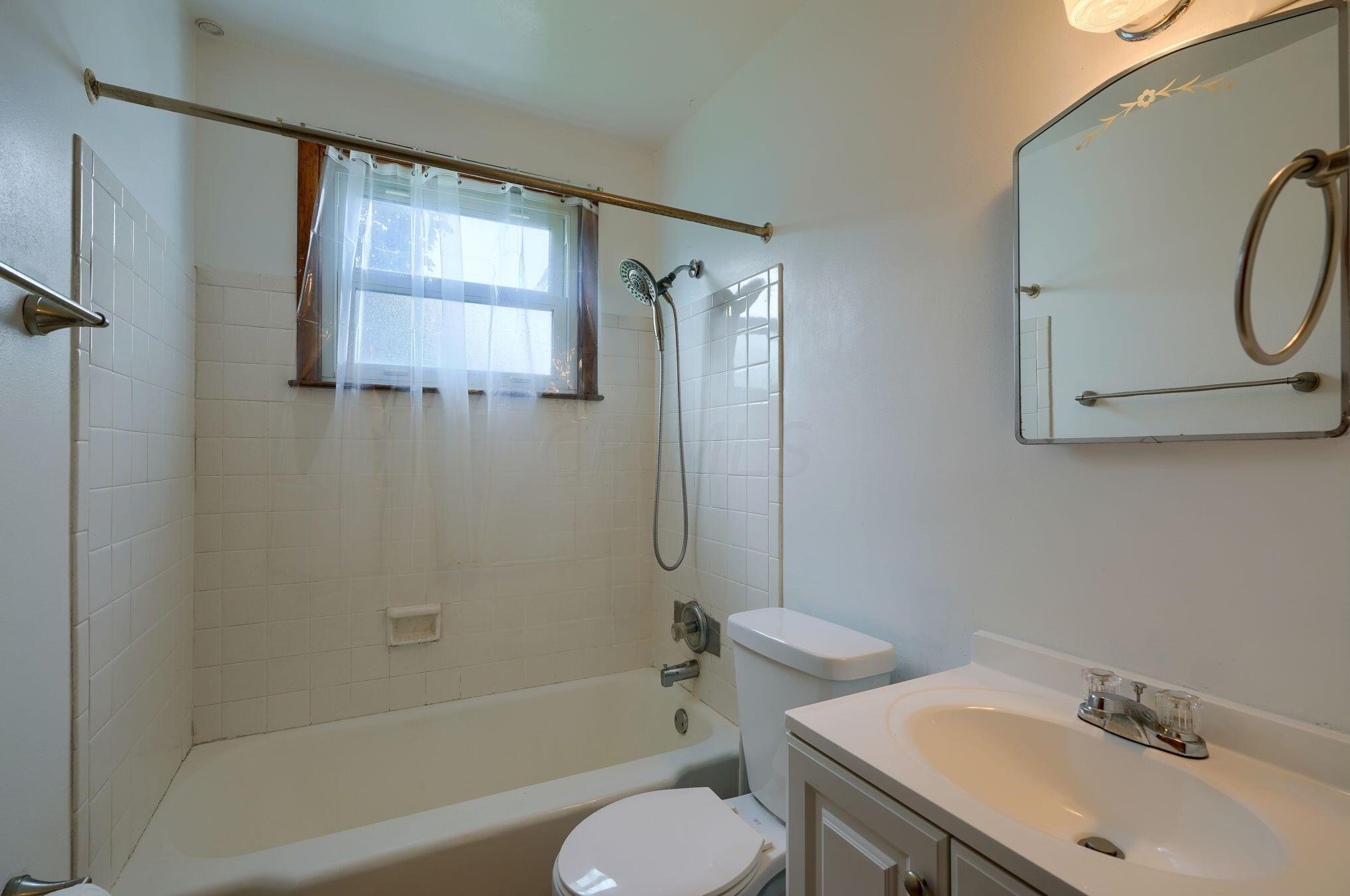 1029 Dunedin Rd, Columbus OH  43224-3303 exterior