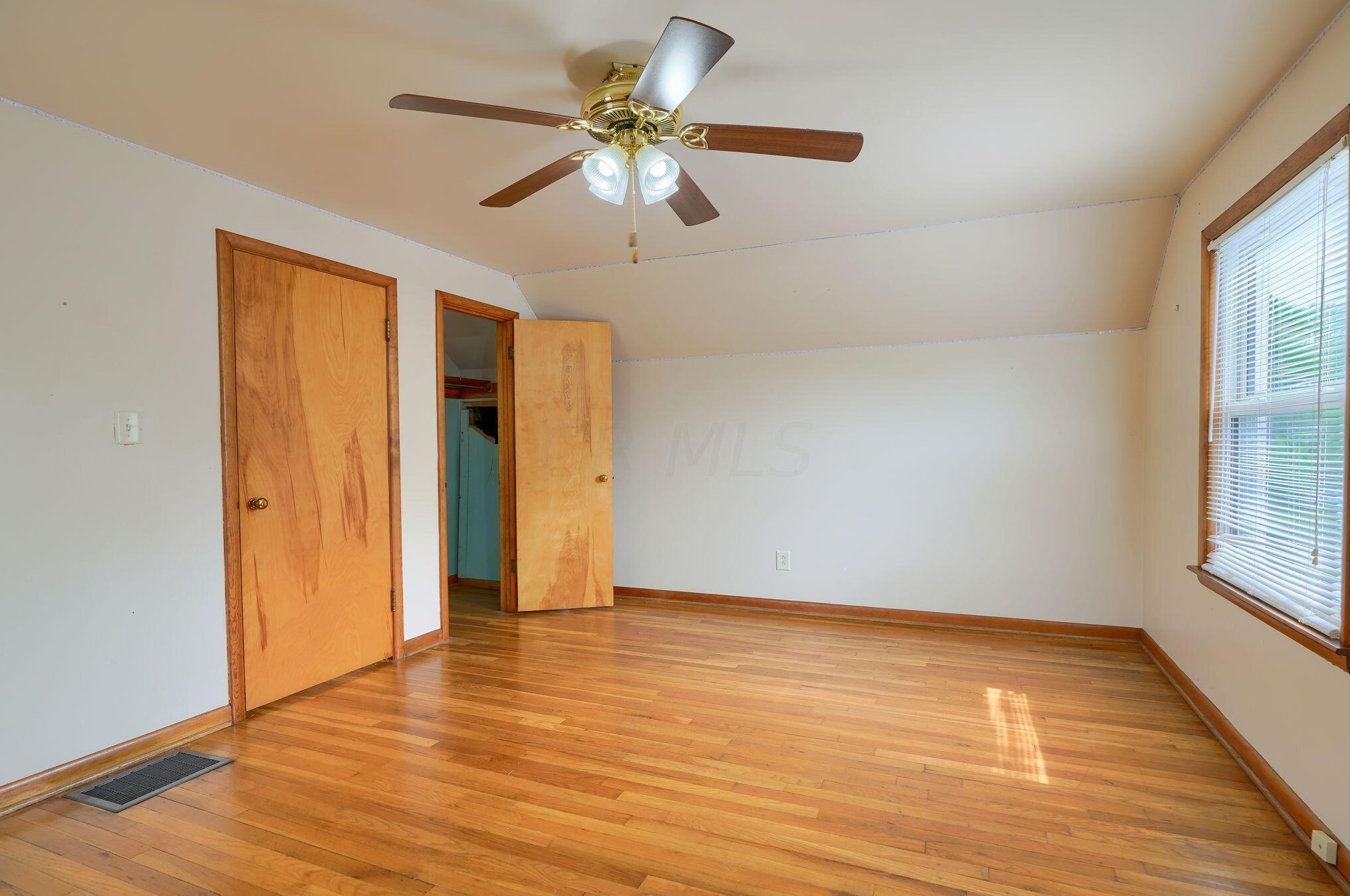 1029 Dunedin Rd, Columbus OH  43224-3303 exterior