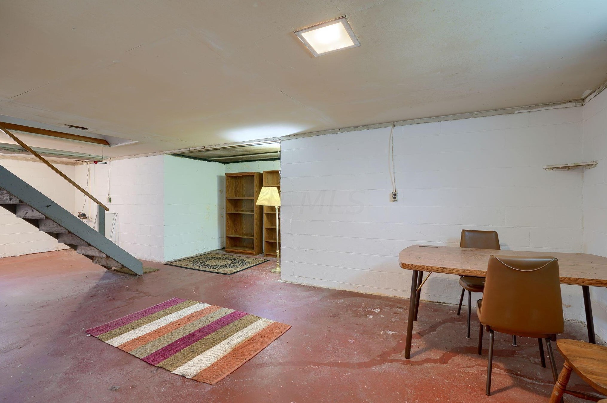 1029 Dunedin Rd, Columbus OH  43224-3303 exterior