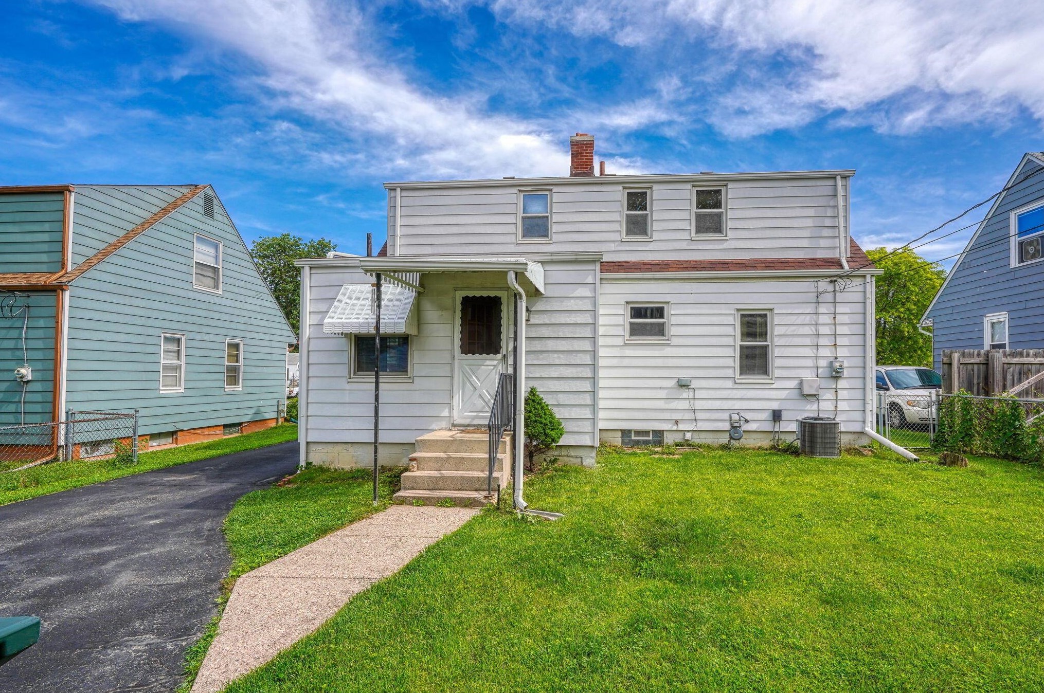 1029 Dunedin Rd, Columbus OH  43224-3303 exterior