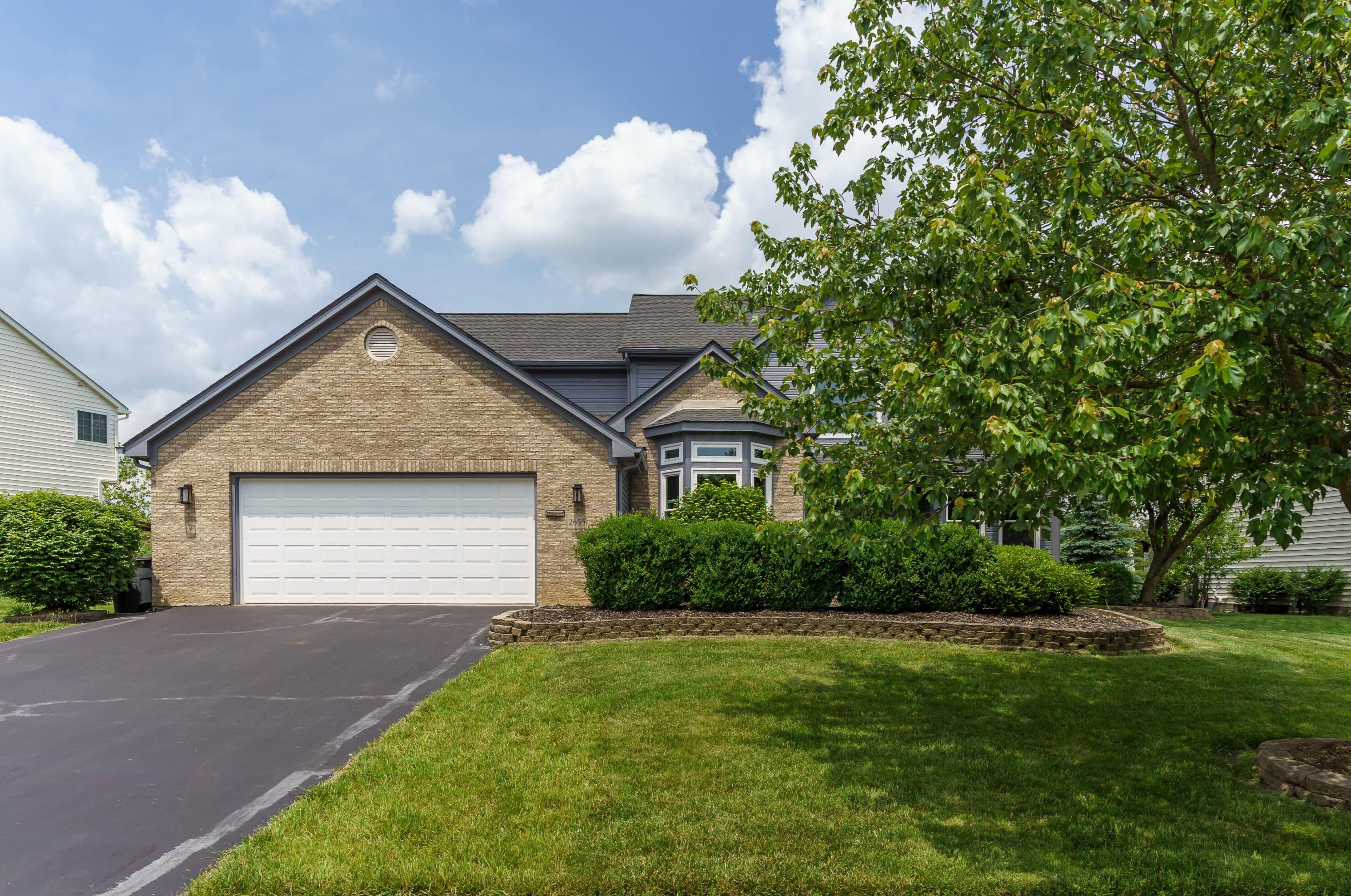 2655 Abbey Knoll Dr, Lewis Center, OH 43035