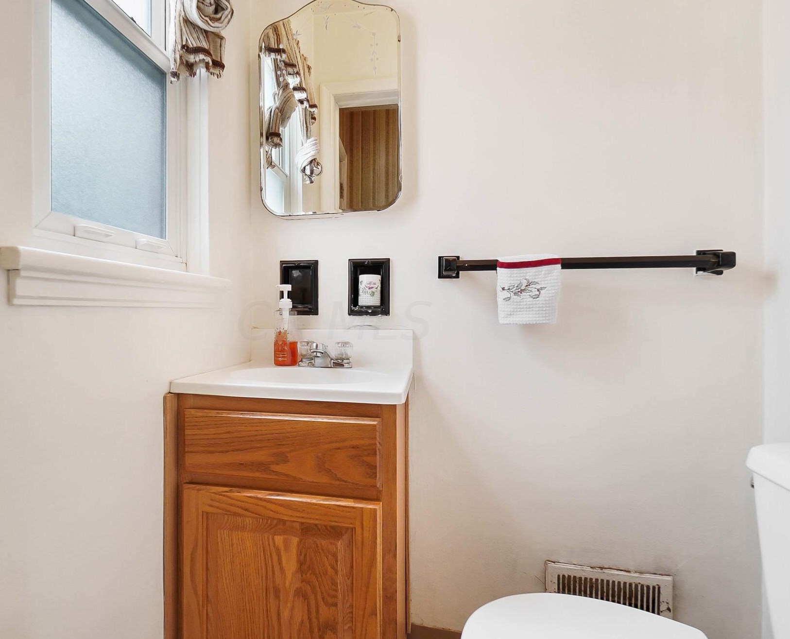 512 James Rd, Columbus OH  43213-2710 exterior