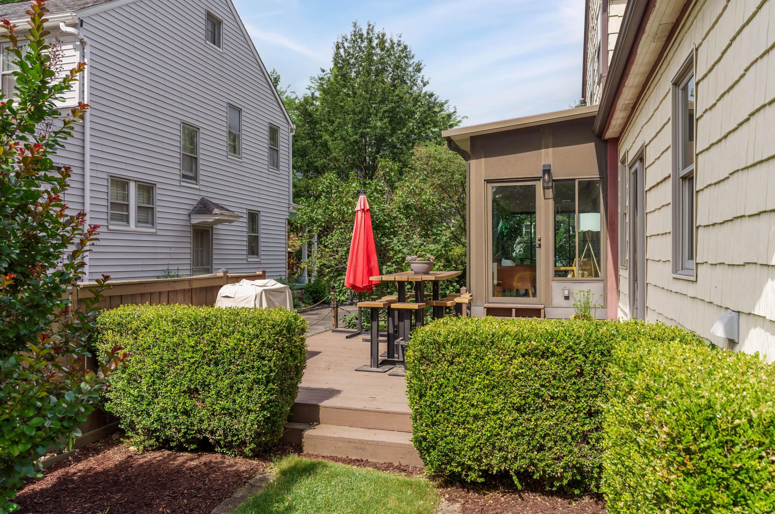 976 Cassingham Rd, Columbus OH  43209-2434 exterior