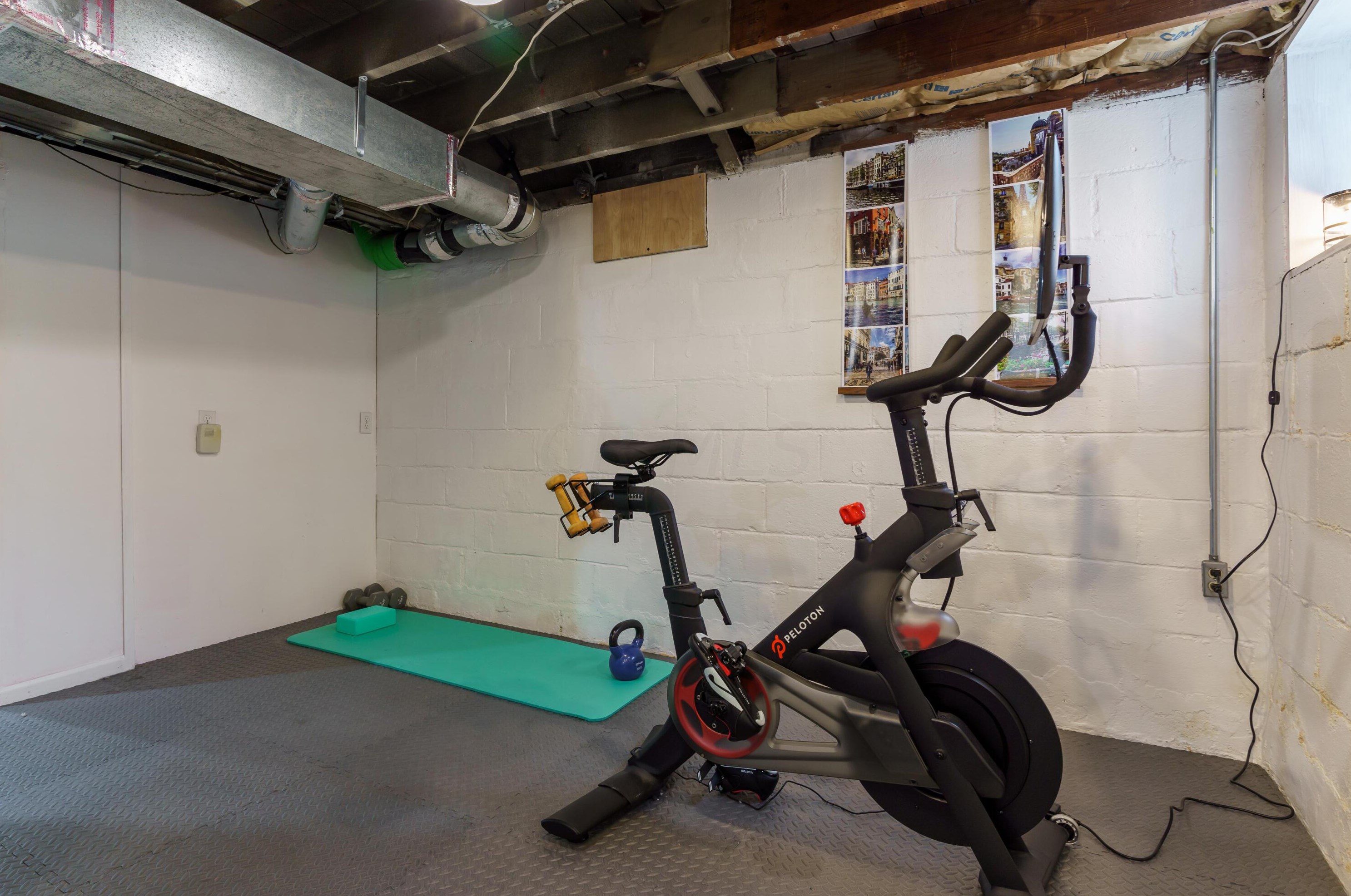 976 Cassingham Rd, Columbus OH  43209-2434 exterior