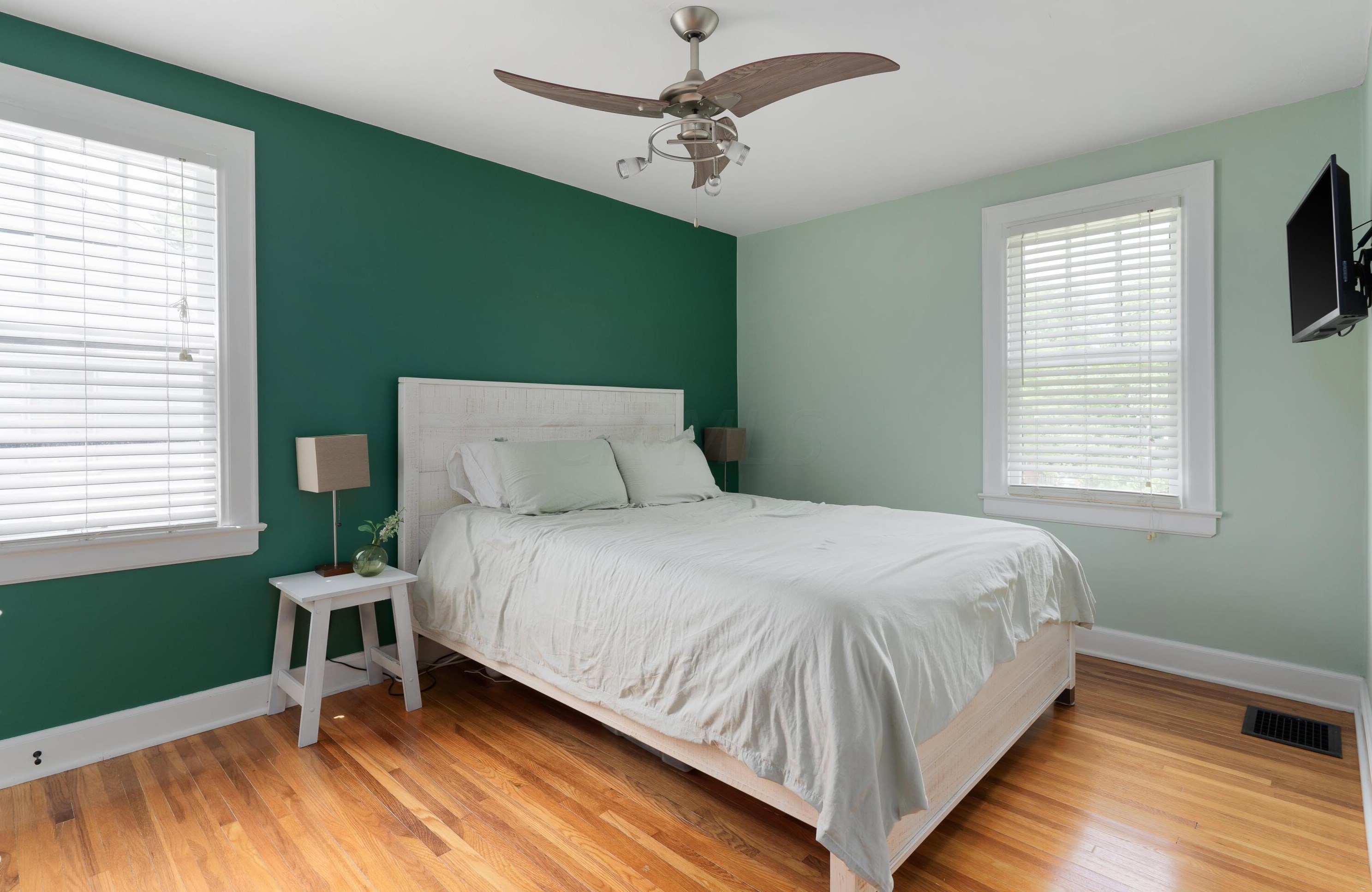 976 Cassingham Rd, Columbus OH  43209-2434 exterior