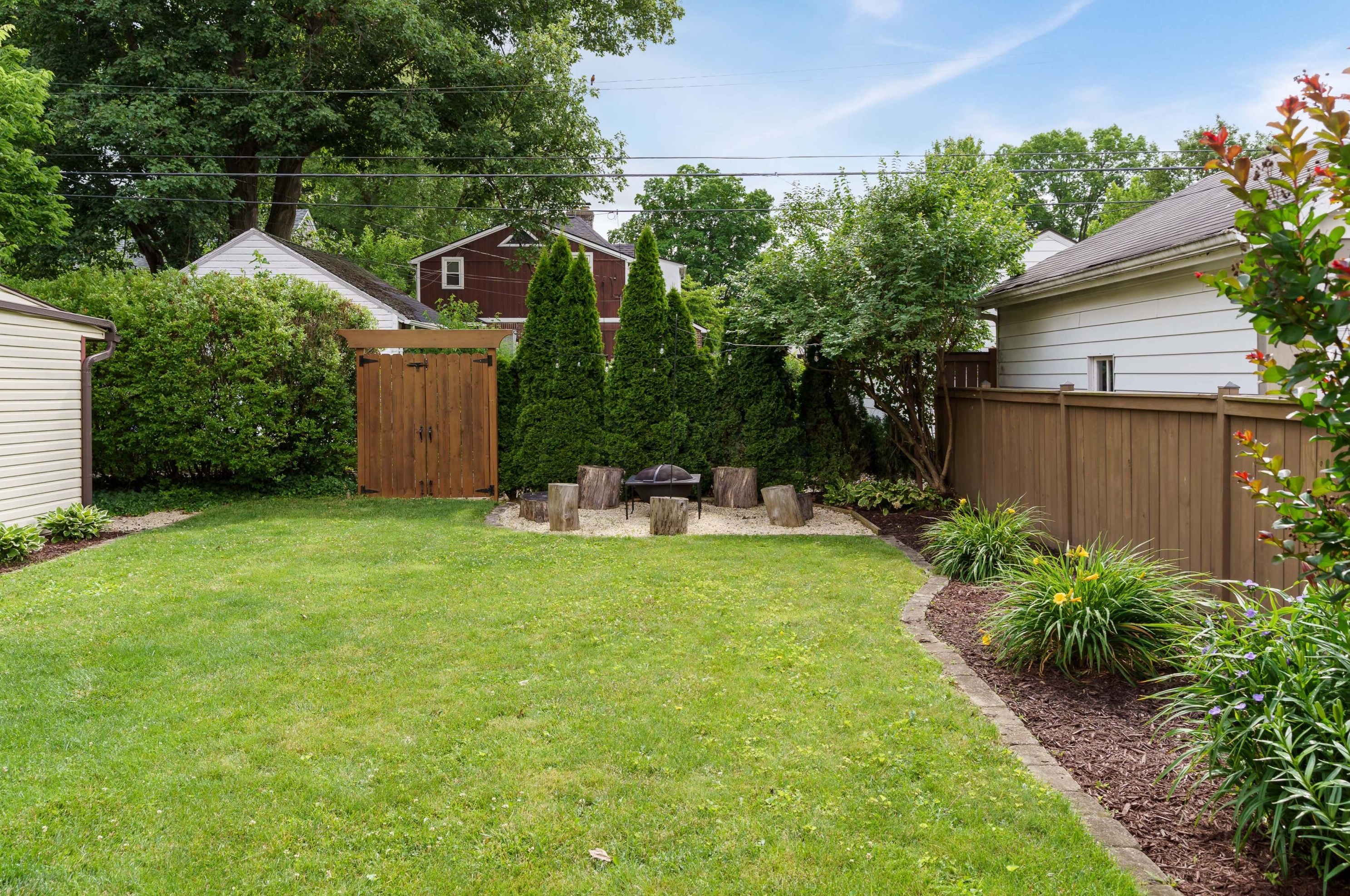 976 Cassingham Rd, Columbus OH  43209-2434 exterior