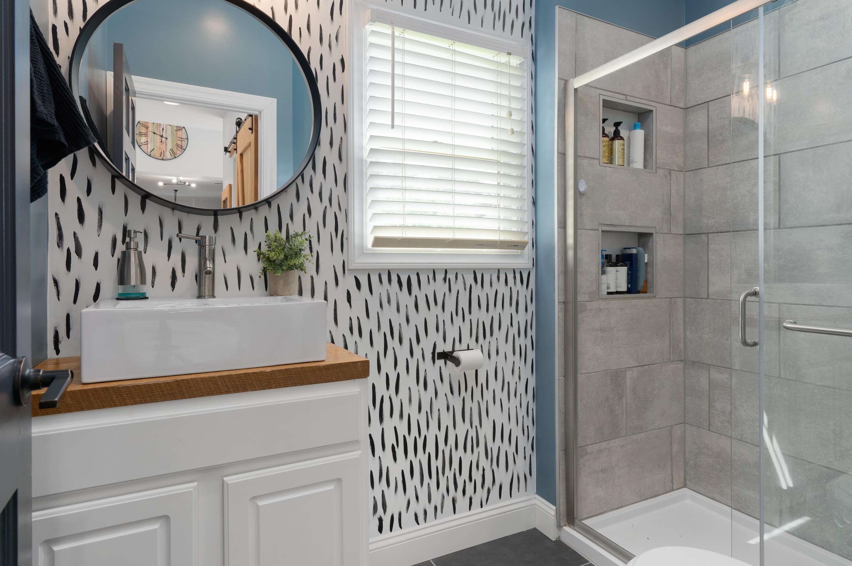 976 Cassingham Rd, Columbus OH  43209-2434 exterior