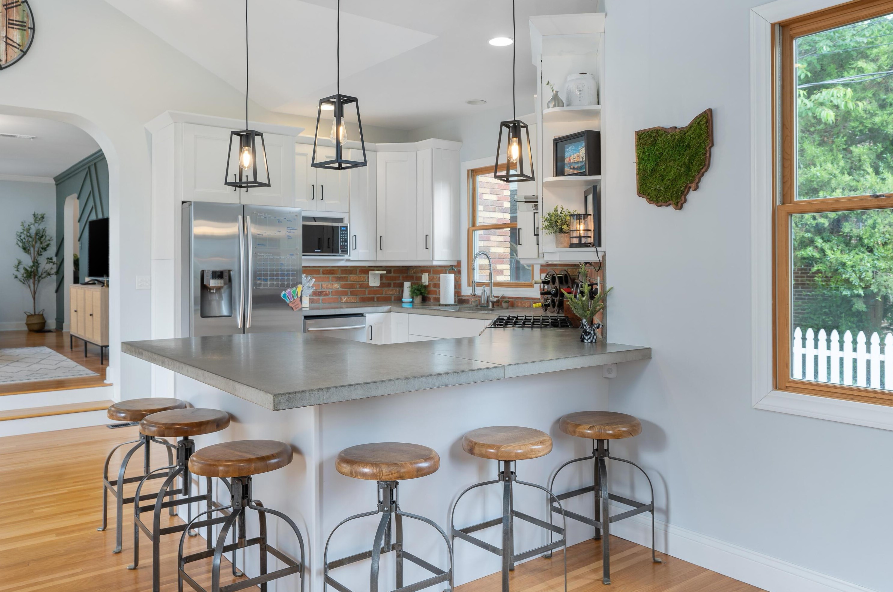 976 Cassingham Rd, Columbus OH  43209-2434 exterior