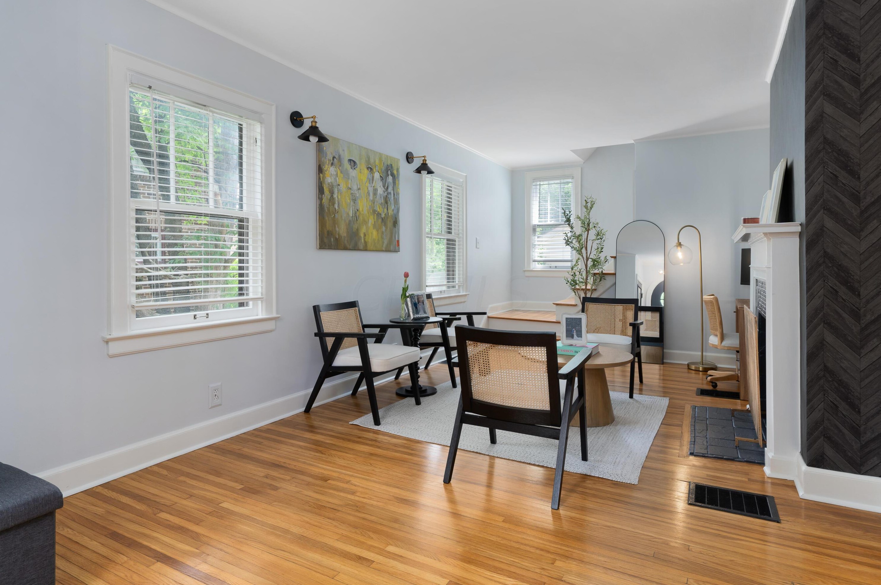 976 Cassingham Rd, Columbus OH  43209-2434 exterior