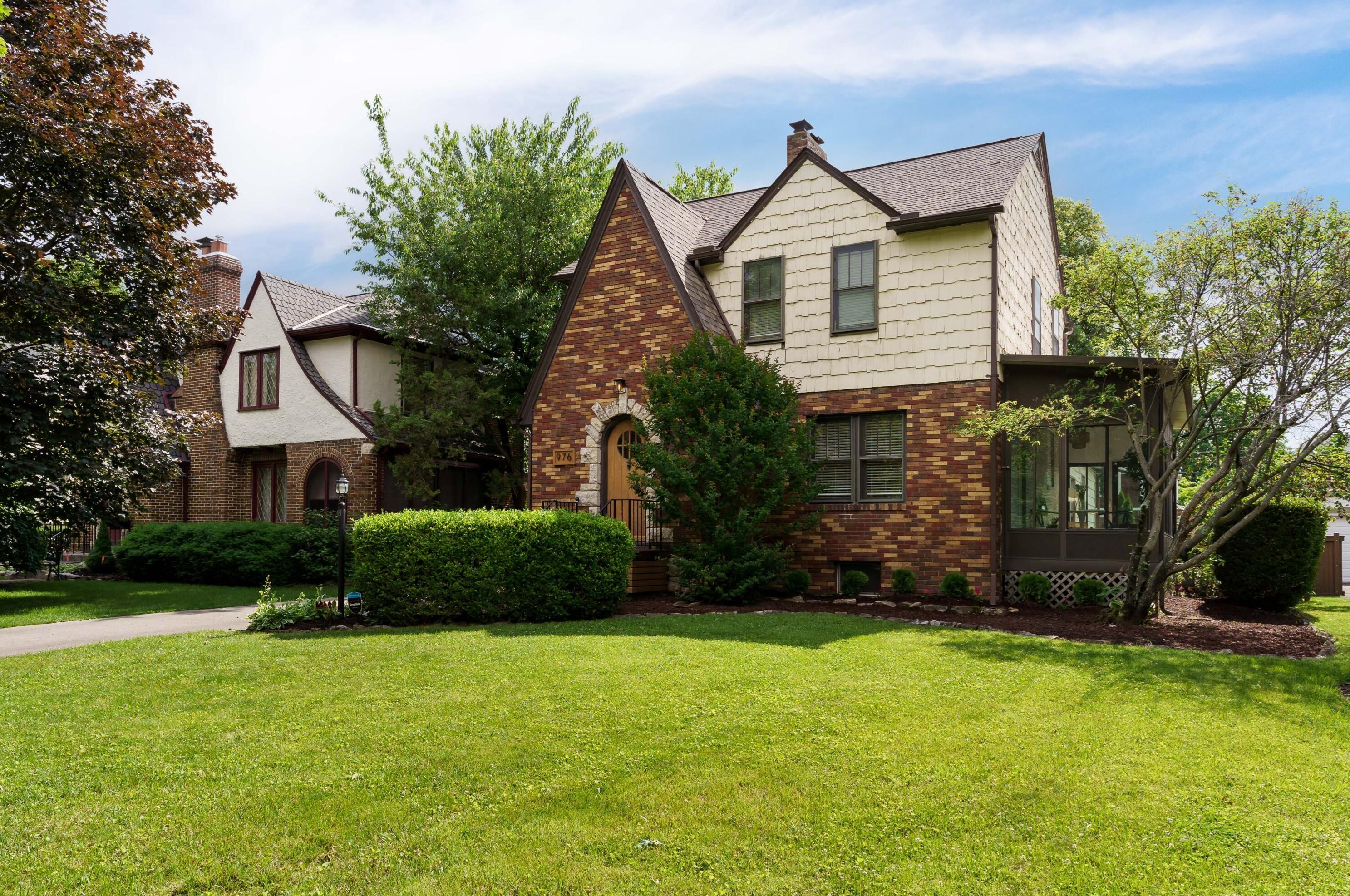 976 Cassingham Rd, Columbus OH  43209-2434 exterior