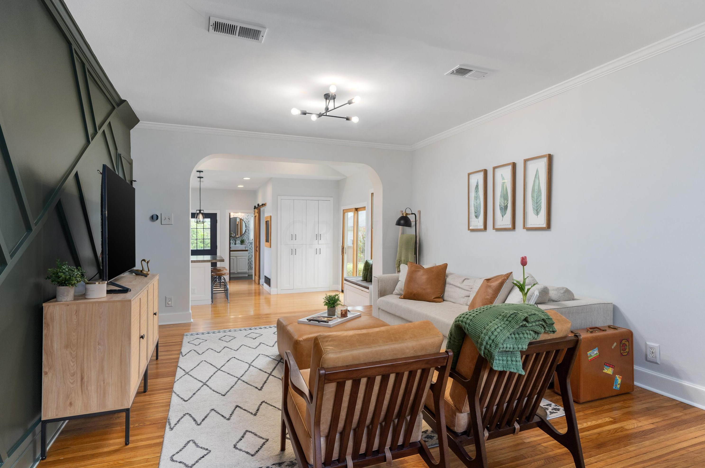 976 Cassingham Rd, Columbus OH  43209-2434 exterior