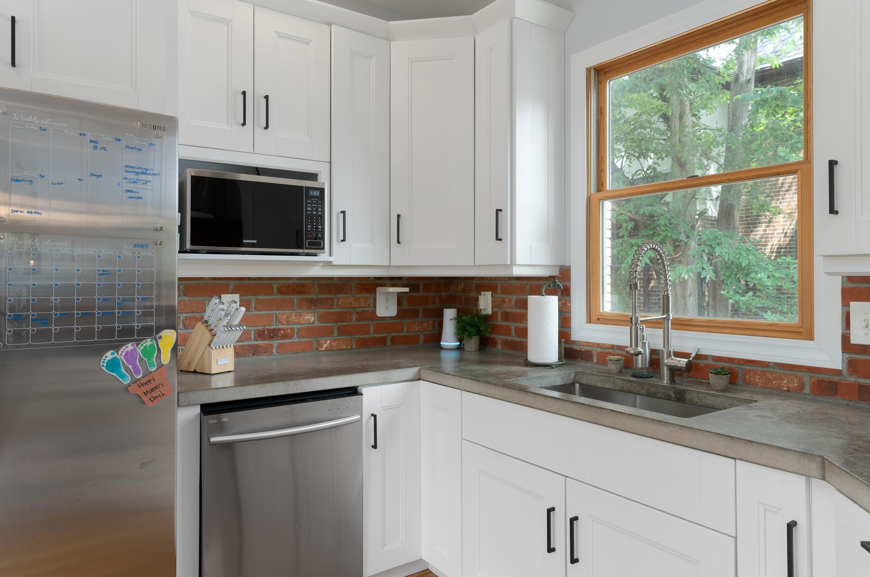 976 Cassingham Rd, Columbus OH  43209-2434 exterior