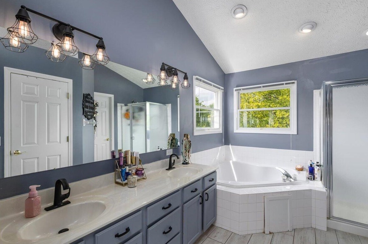 7516 Burgstresser Ct, Cnl Wnchstr OH  43110-8432 exterior